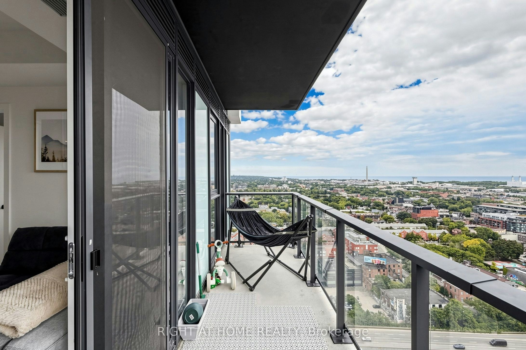 2502-5 Defries Street, Toronto, ON, M5A 0W7 - 29