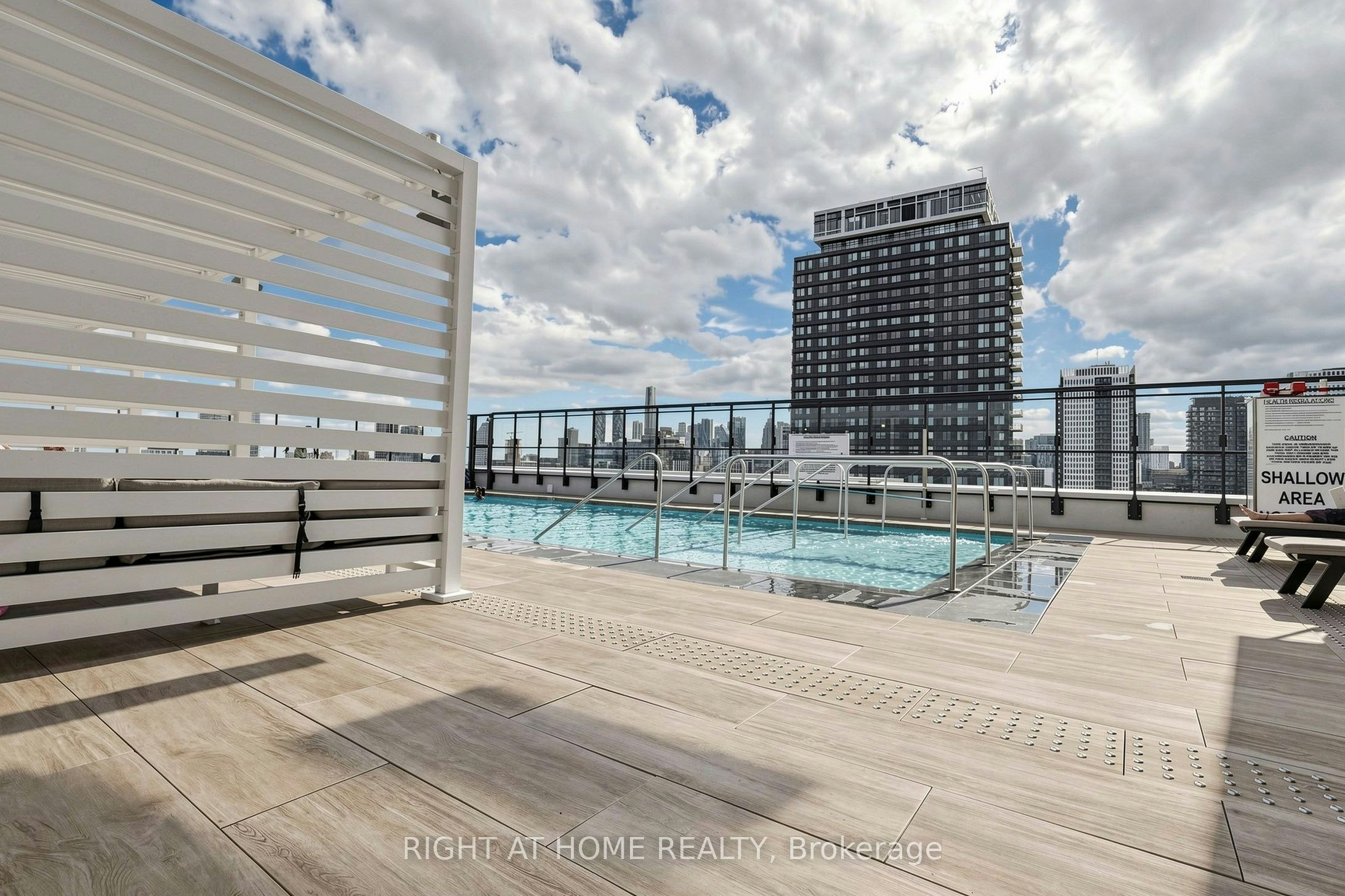 2502-5 Defries Street, Toronto, ON, M5A 0W7 - 47