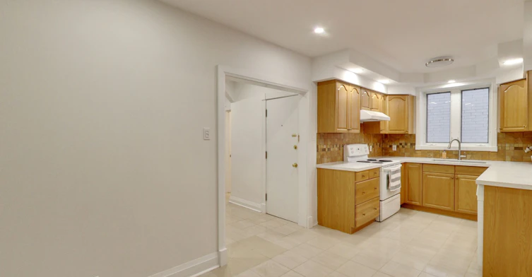 Main-1691 Bathurst Street, Toronto, ON, M5P 3K2 - 8