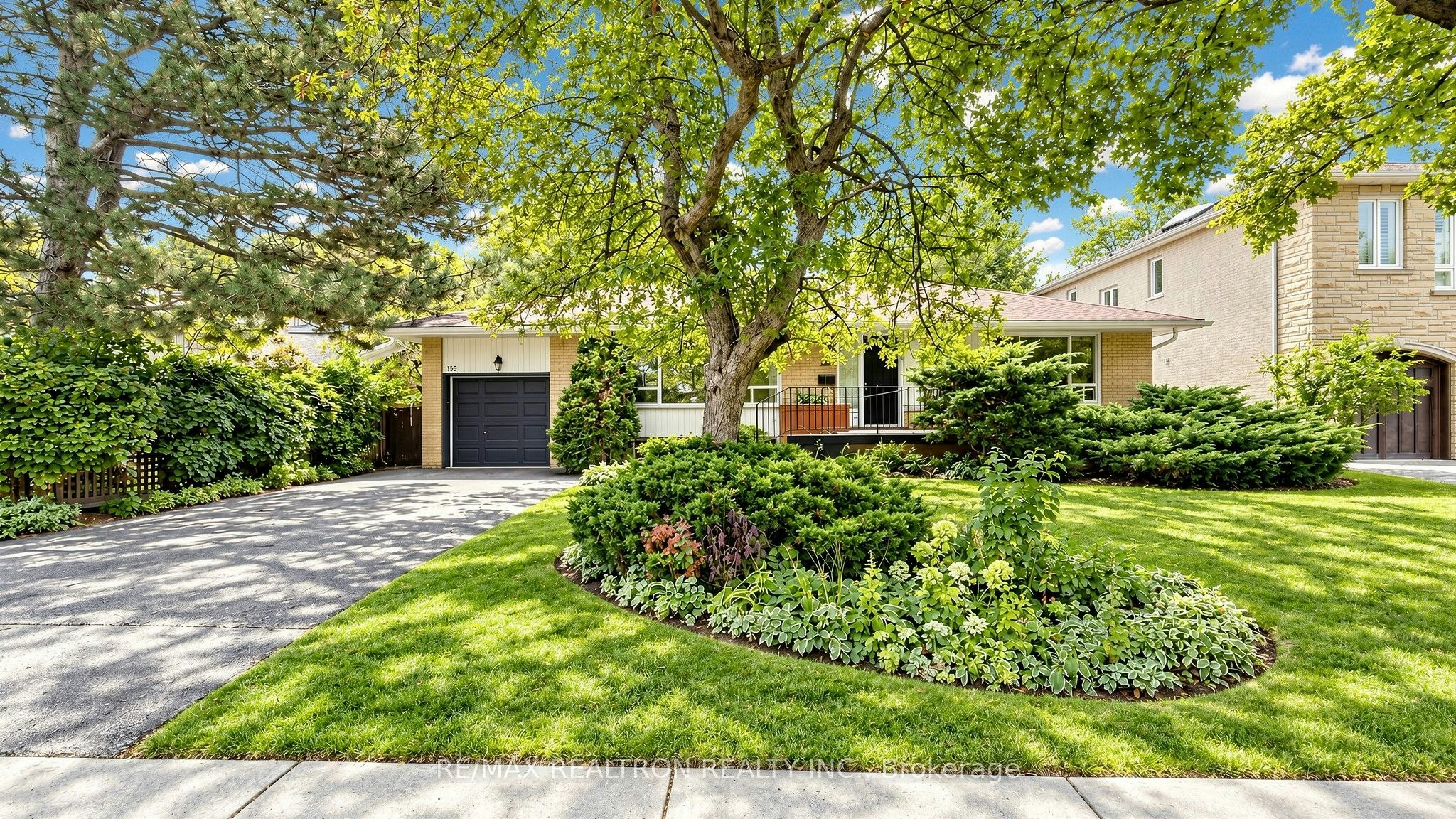 199 Lord Seaton Road, Toronto, ON, M2P 1L1