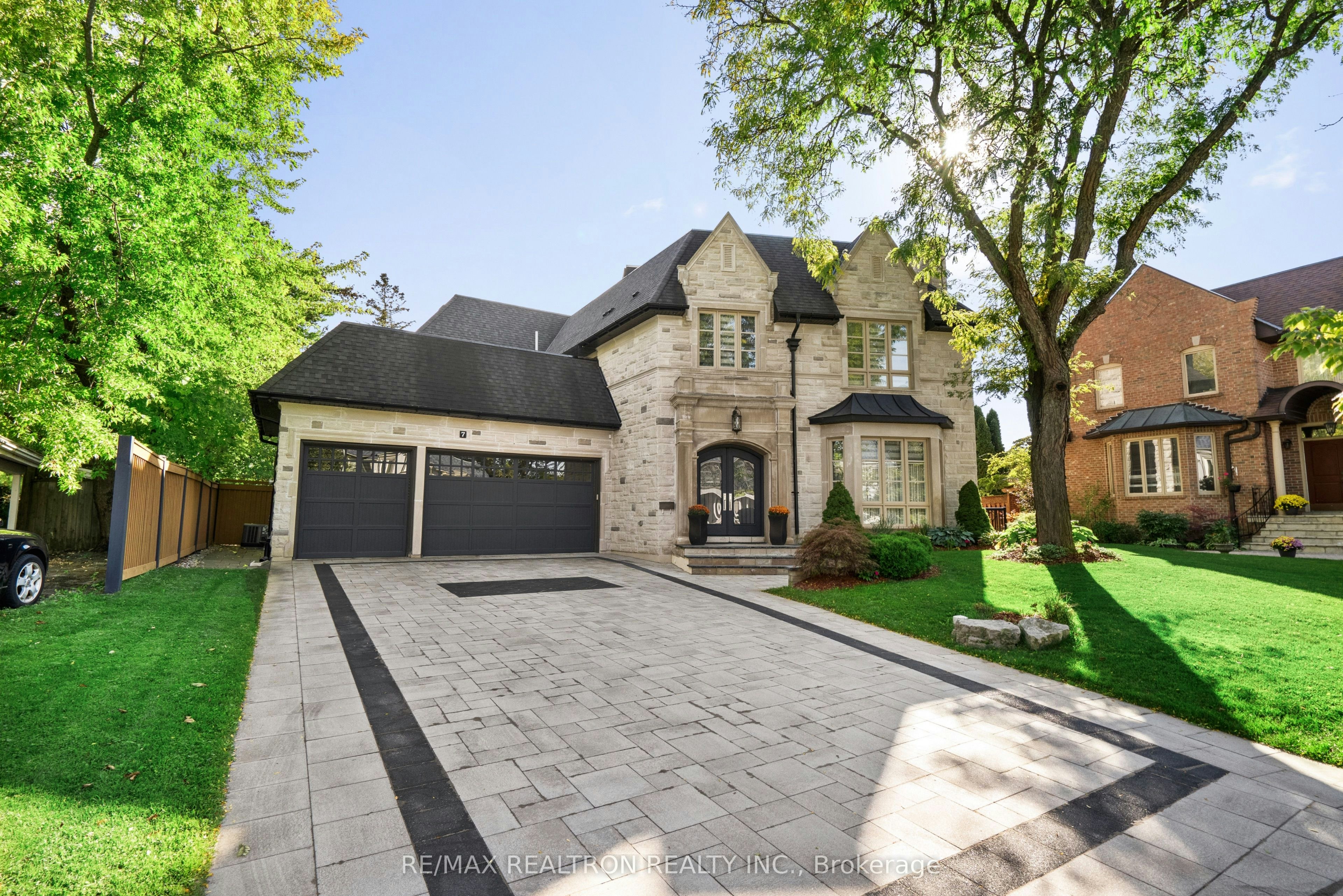 7 Winchfield Place, Toronto, ON, M3B 1L4