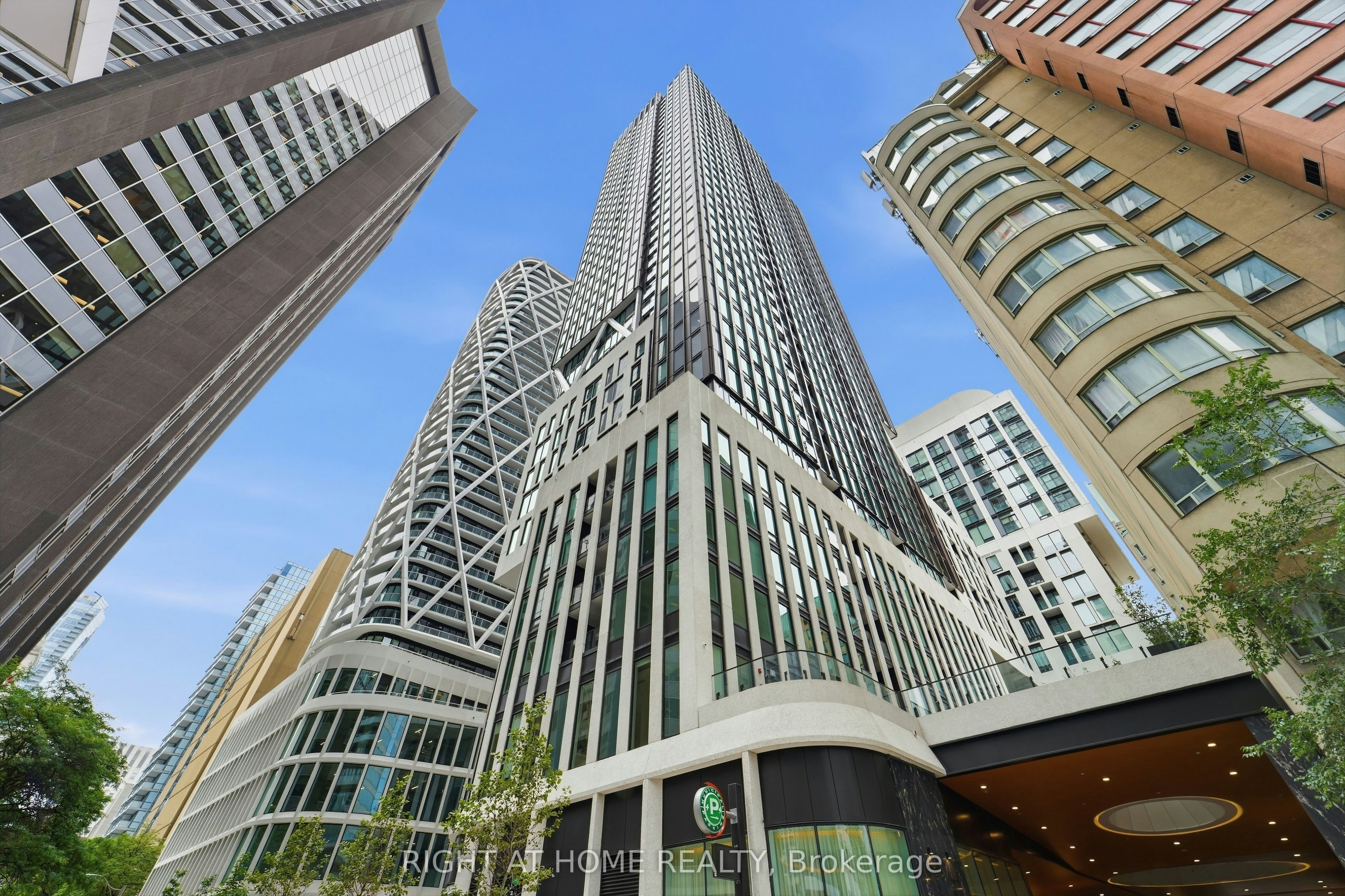 803-238 Simcoe Street, Toronto, ON, M5T 0E2
