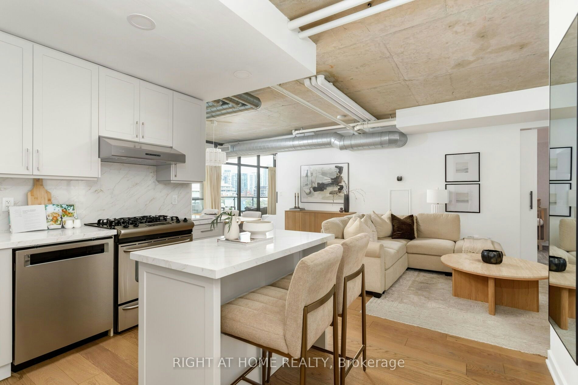 805-533 Richmond Street W, Toronto, ON, M5V 3Y1