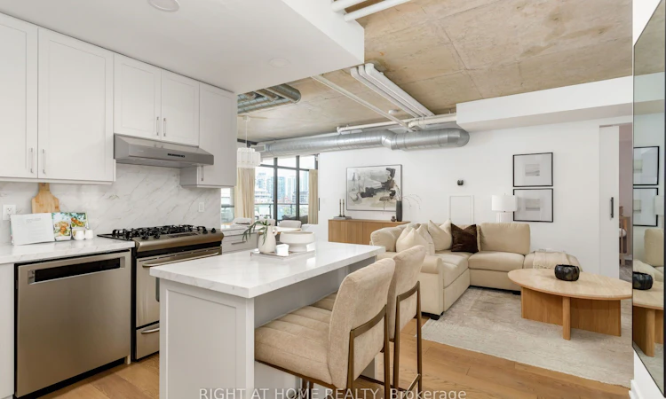 805-533 Richmond Street W