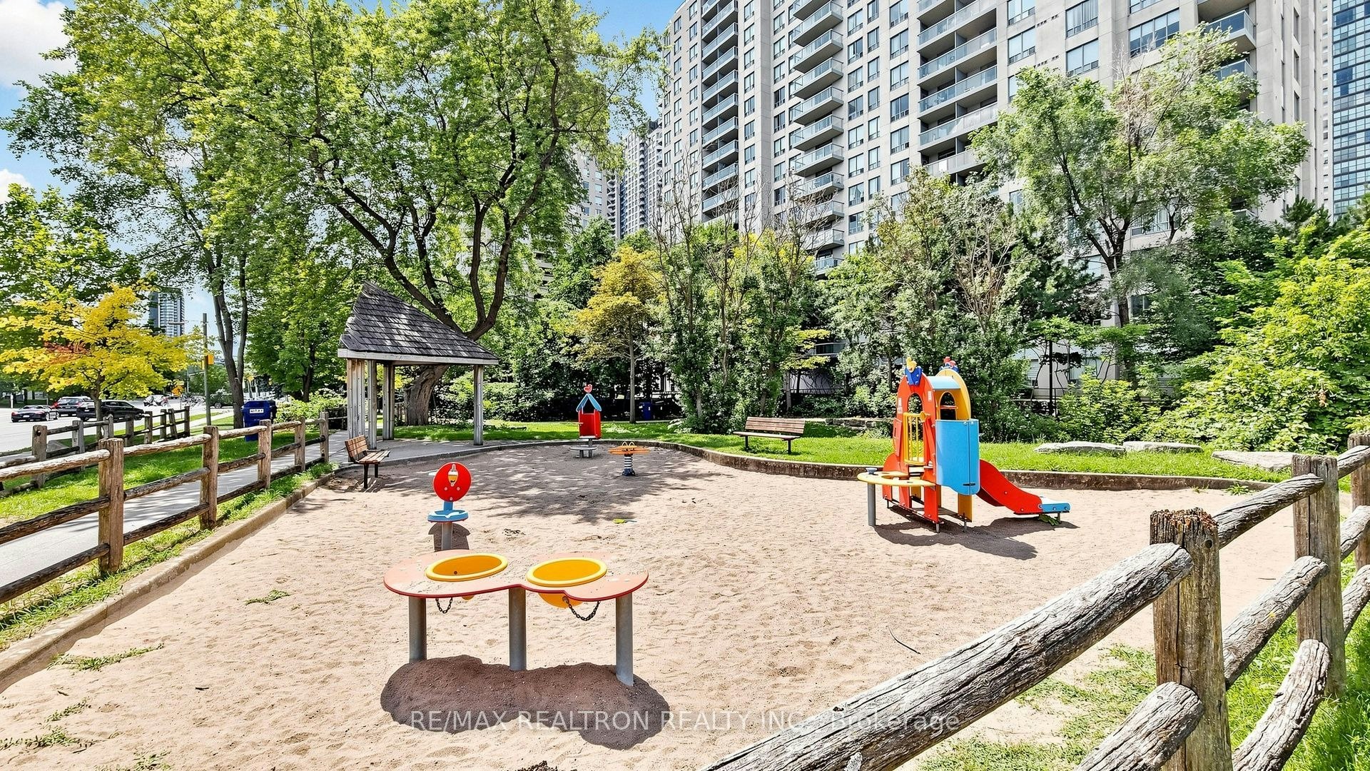 207-28 Empress Avenue, Toronto, ON, M2N 6Z7 - 31