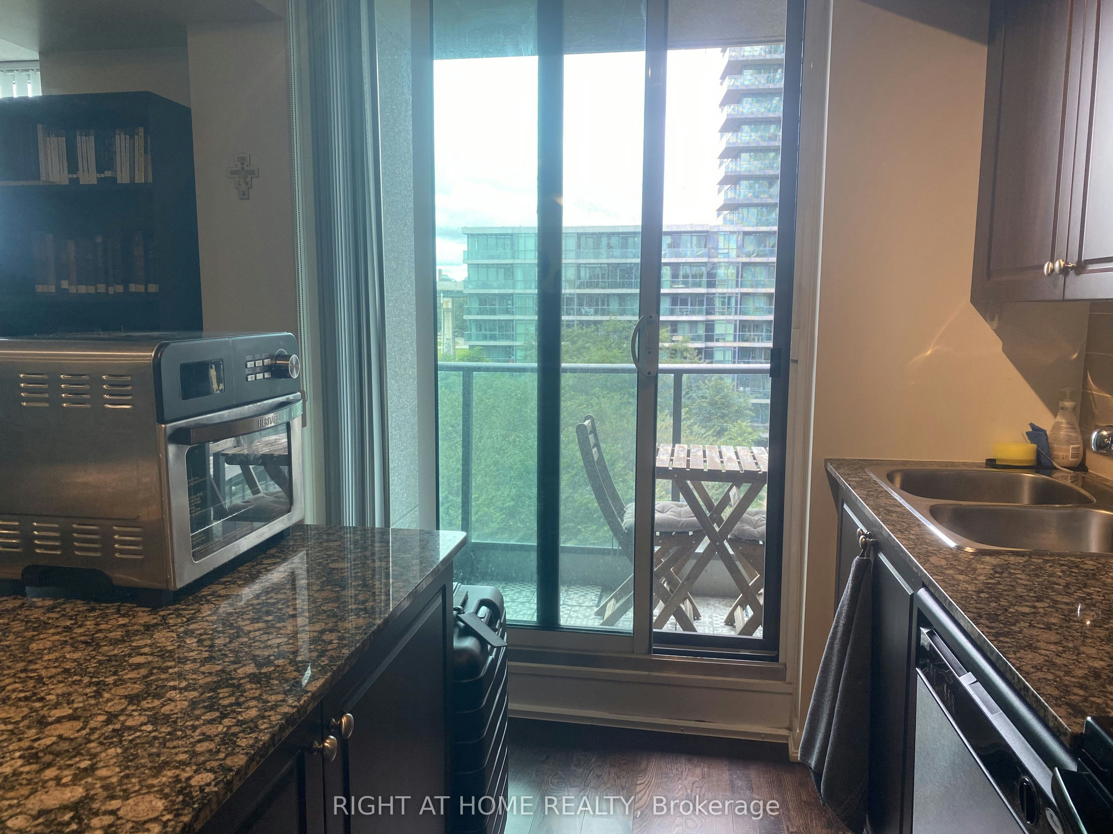 613-215 Fort York Boulevard, Toronto, ON, M5V 4A2 - 9