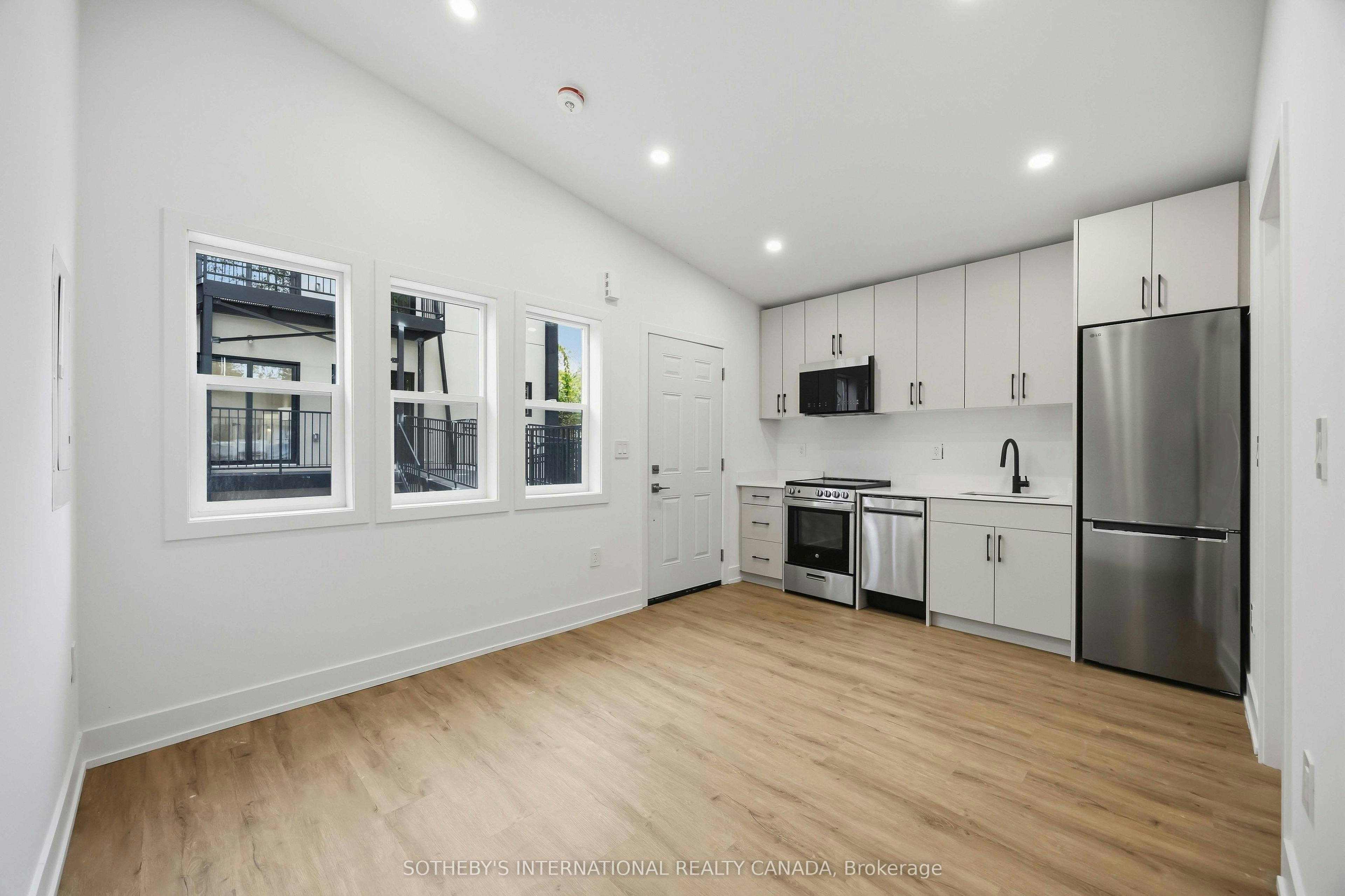5-207 Connaught Avenue, Toronto, ON, M2M 1H6 - 7