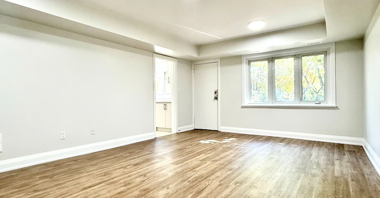 447 Glengrove Avenue W, Toronto, ON, M5N 1X4 - 6