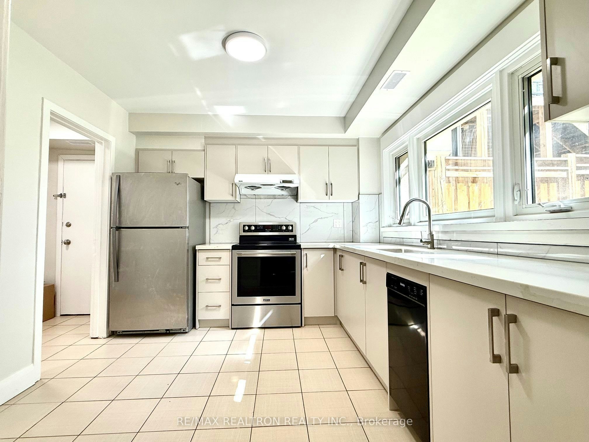 447 Glengrove Avenue W, Toronto, ON, M5N 1X4 - 9