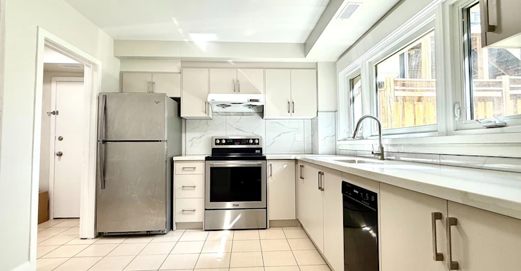 447 Glengrove Avenue W, Toronto, ON, M5N 1X4 - 9