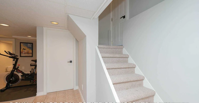 101 Old Orchard Grove, Toronto, ON, M5M 2E1 - 32