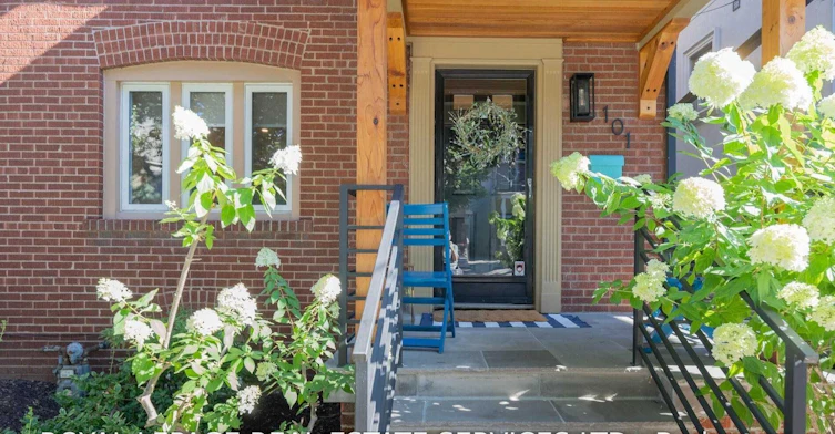 101 Old Orchard Grove, Toronto, ON, M5M 2E1 - 2