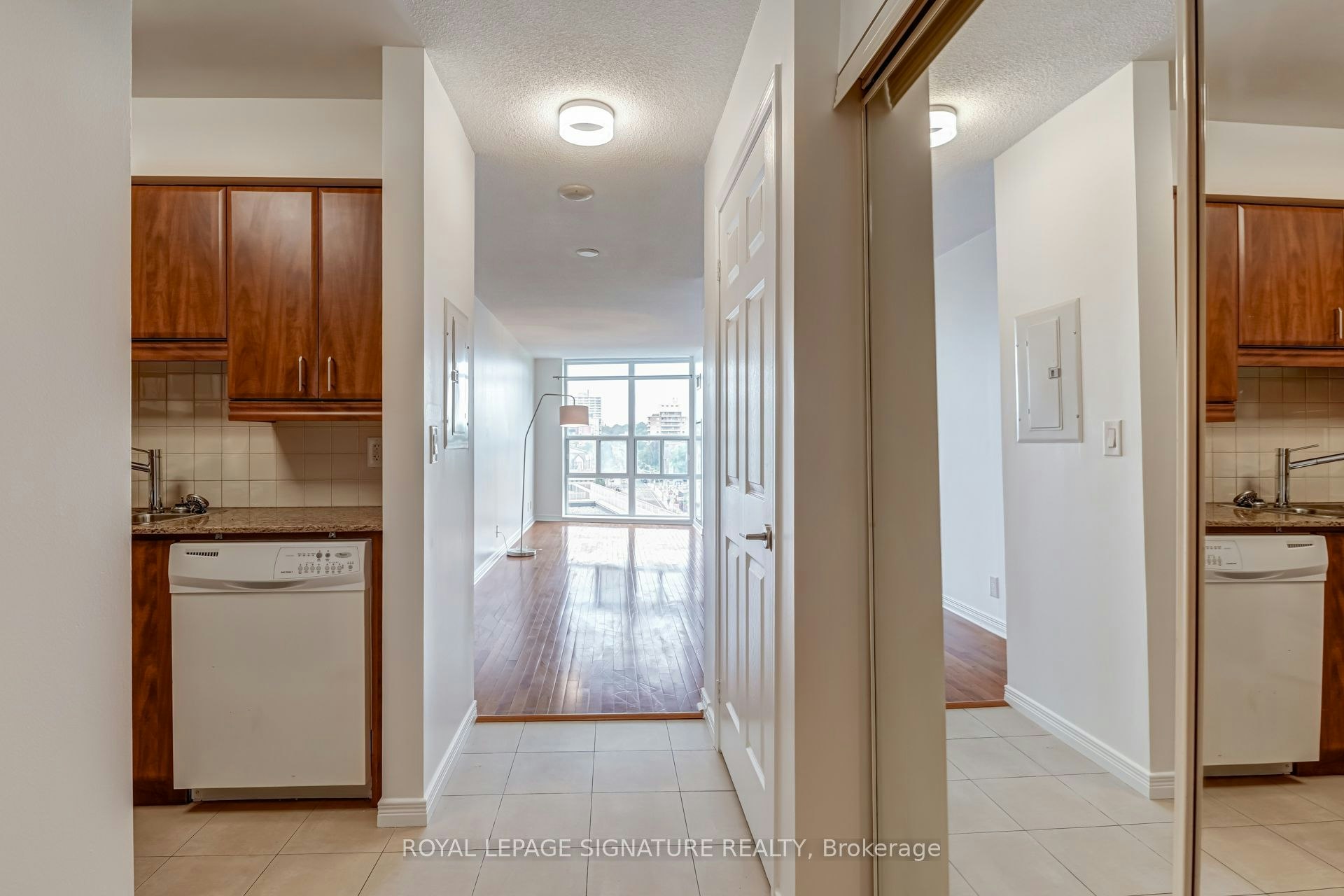 612-736 Spadina Avenue, Toronto, ON, M5S 2J6 - 2