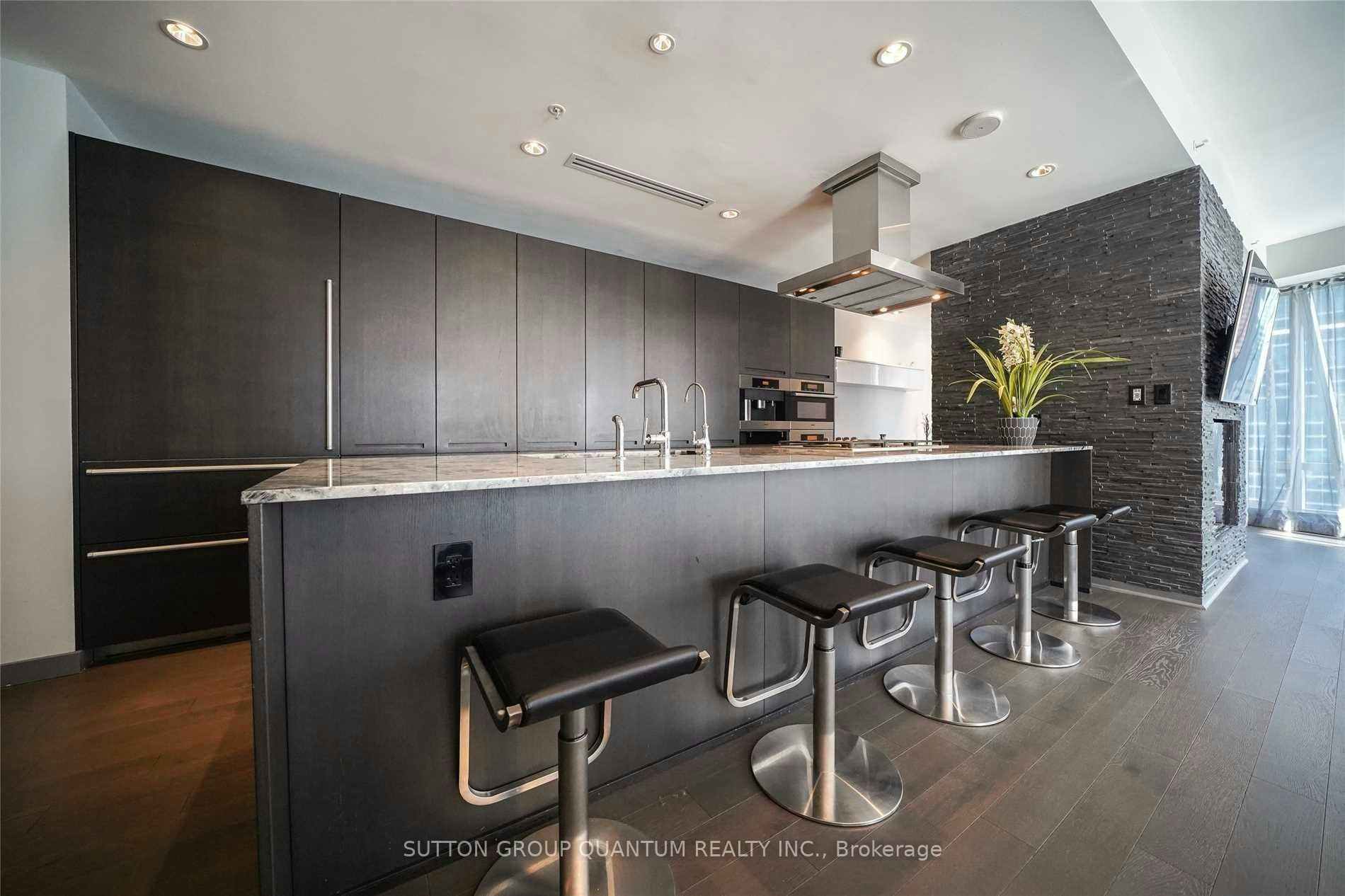 2109-180 University Avenue, Toronto, ON, M5H 0A2 - 3