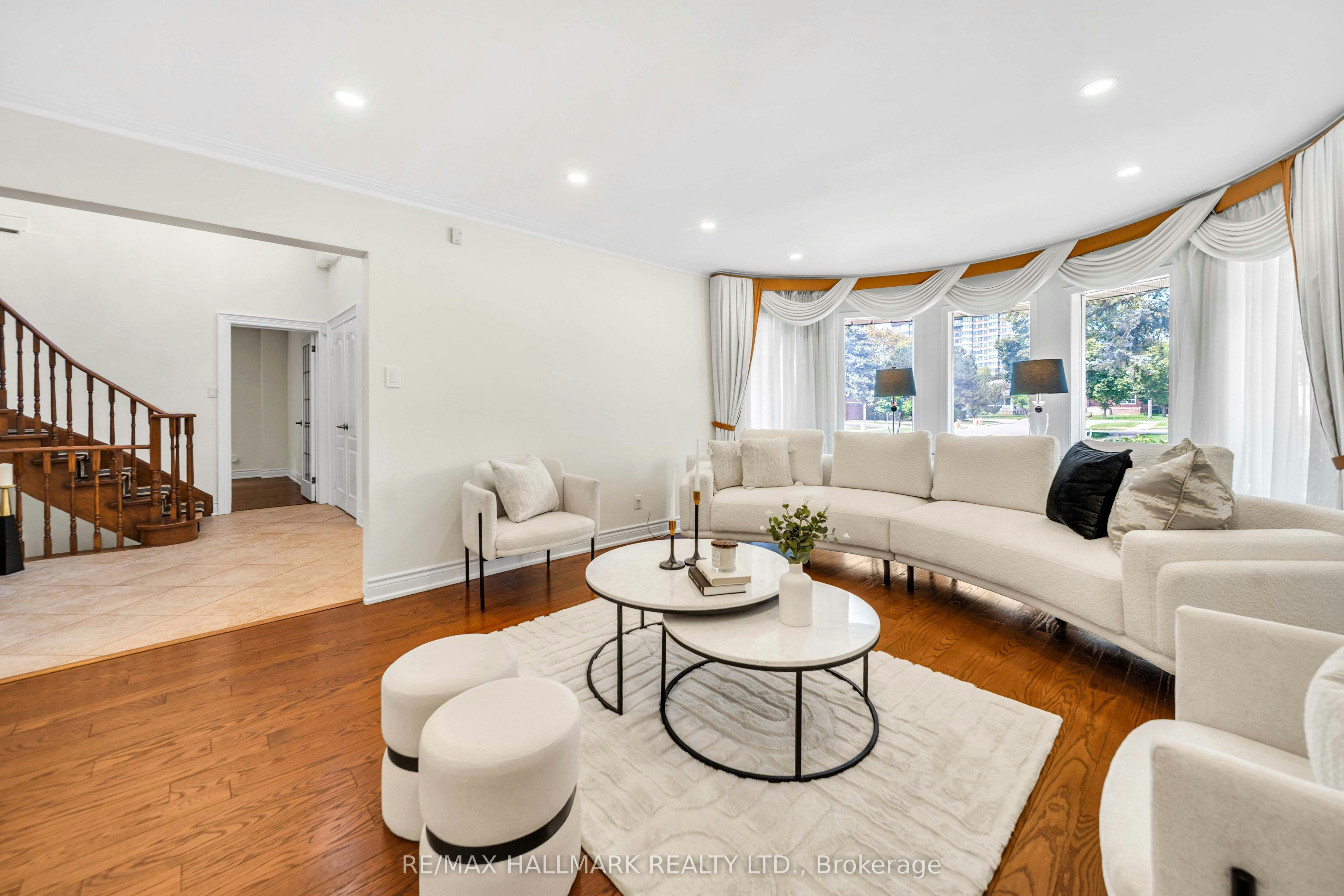 17 Twin Circle Court, Toronto, ON, M2R 3L3