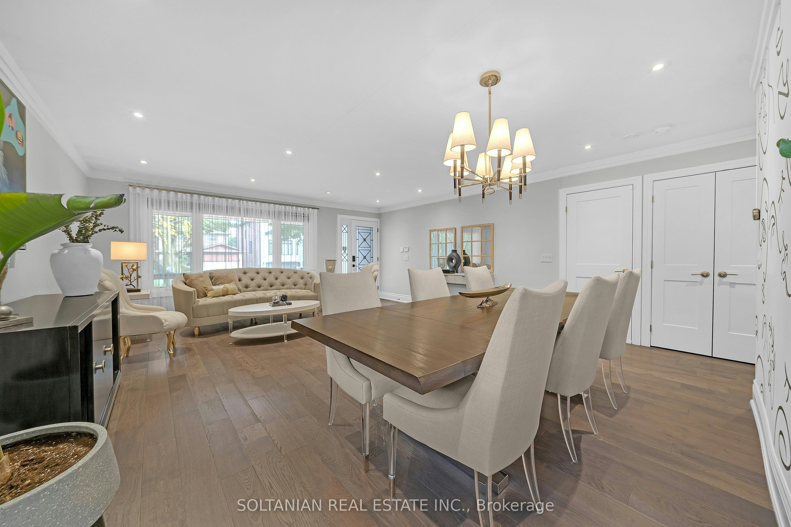 33 Madawaska Avenue, Toronto, ON, M2M 2R1