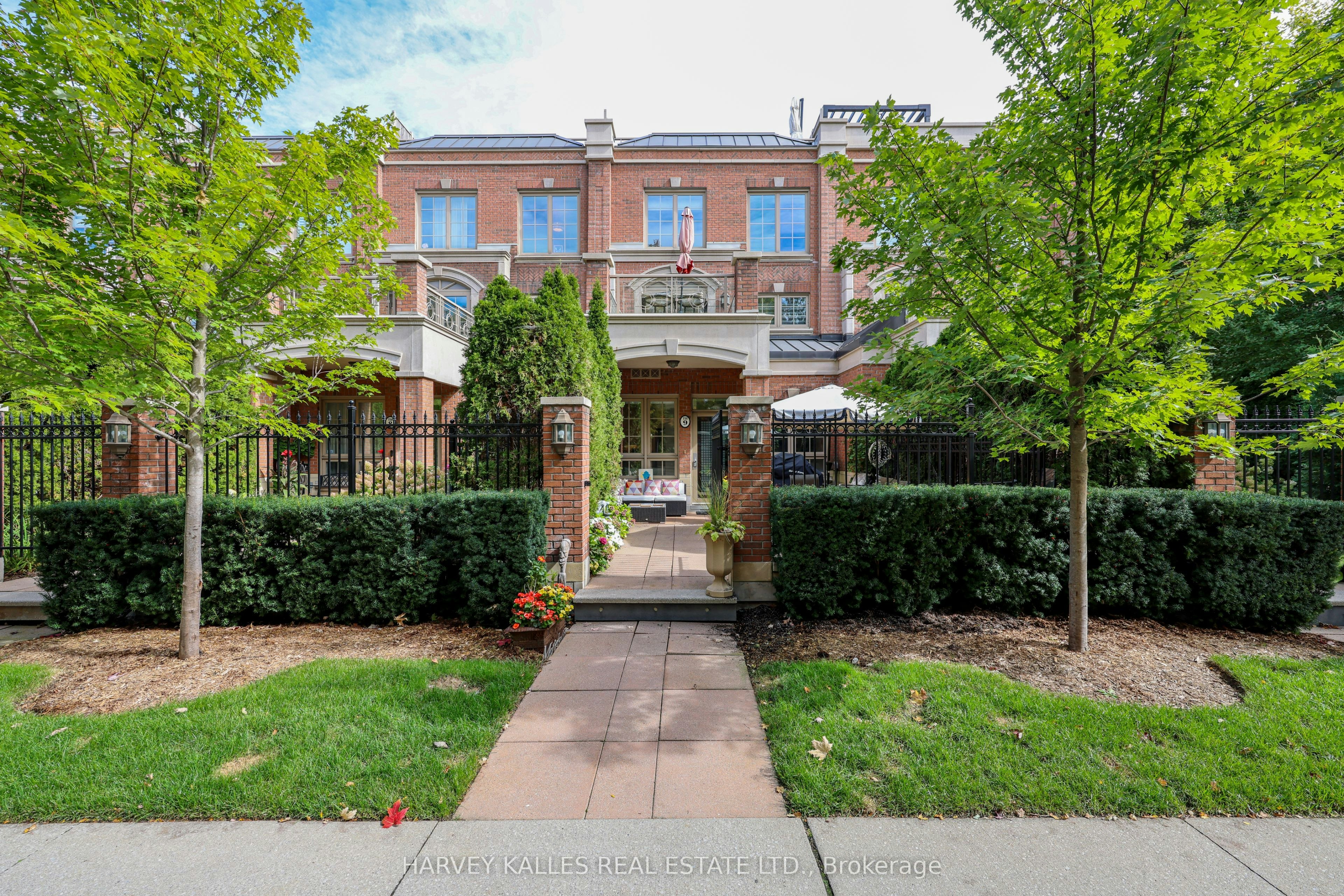 TH9-21 Burkebrook Place, Toronto, ON, M4G 0A2