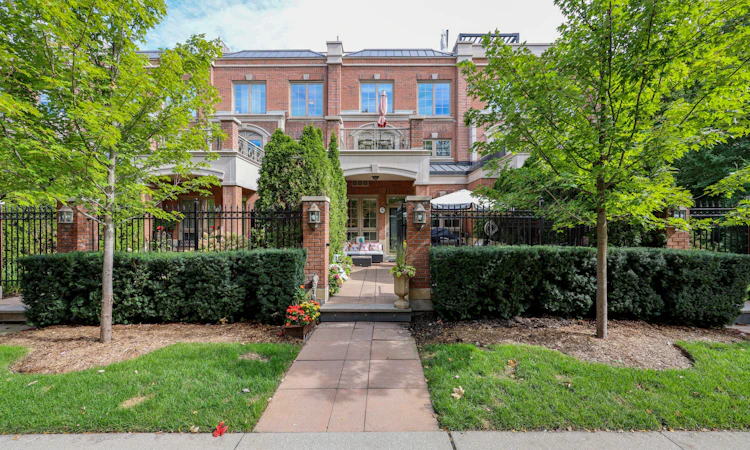 TH9-21 Burkebrook Place