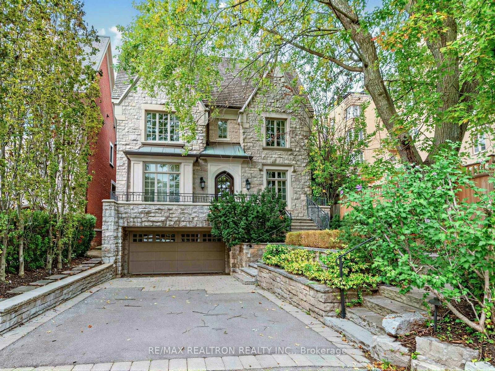516 Vesta Drive, Toronto, ON, M5P 3A8