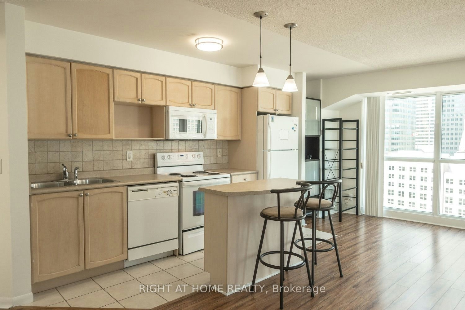 1405-18 Yonge Street, Toronto, ON, M5E 1Z8 - 2