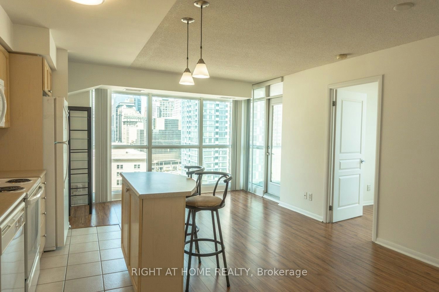 1405-18 Yonge Street, Toronto, ON, M5E 1Z8
