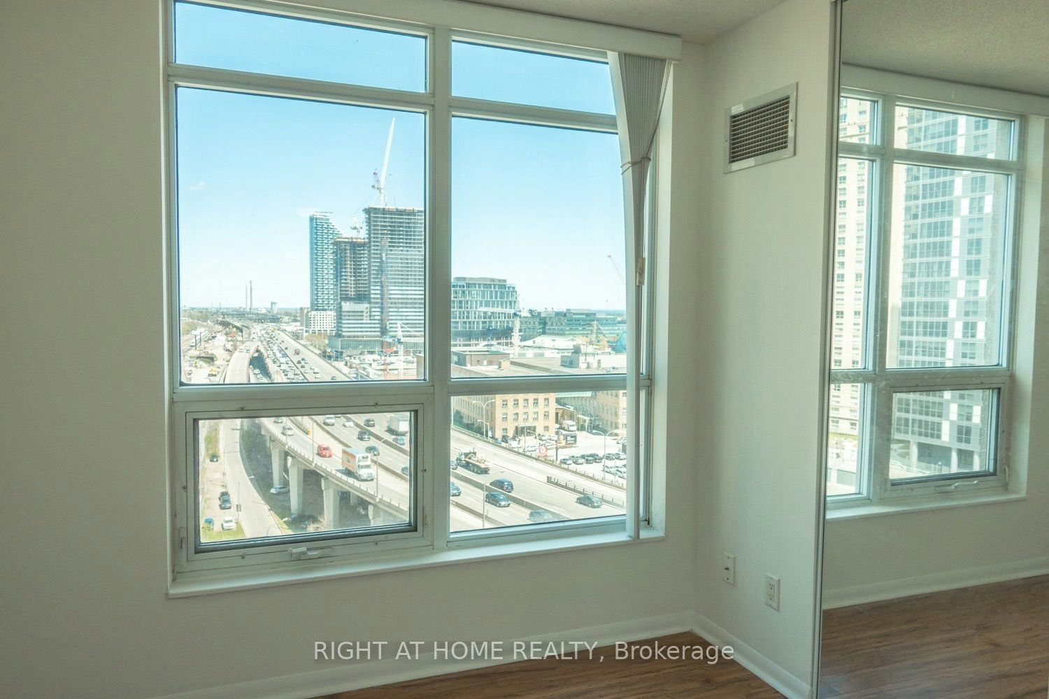 1405-18 Yonge Street, Toronto, ON, M5E 1Z8 - 6