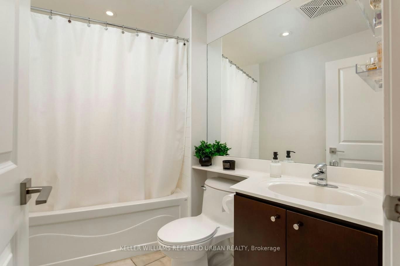 301-1 Scott Street, Toronto, ON, M5E 1A1 - 17