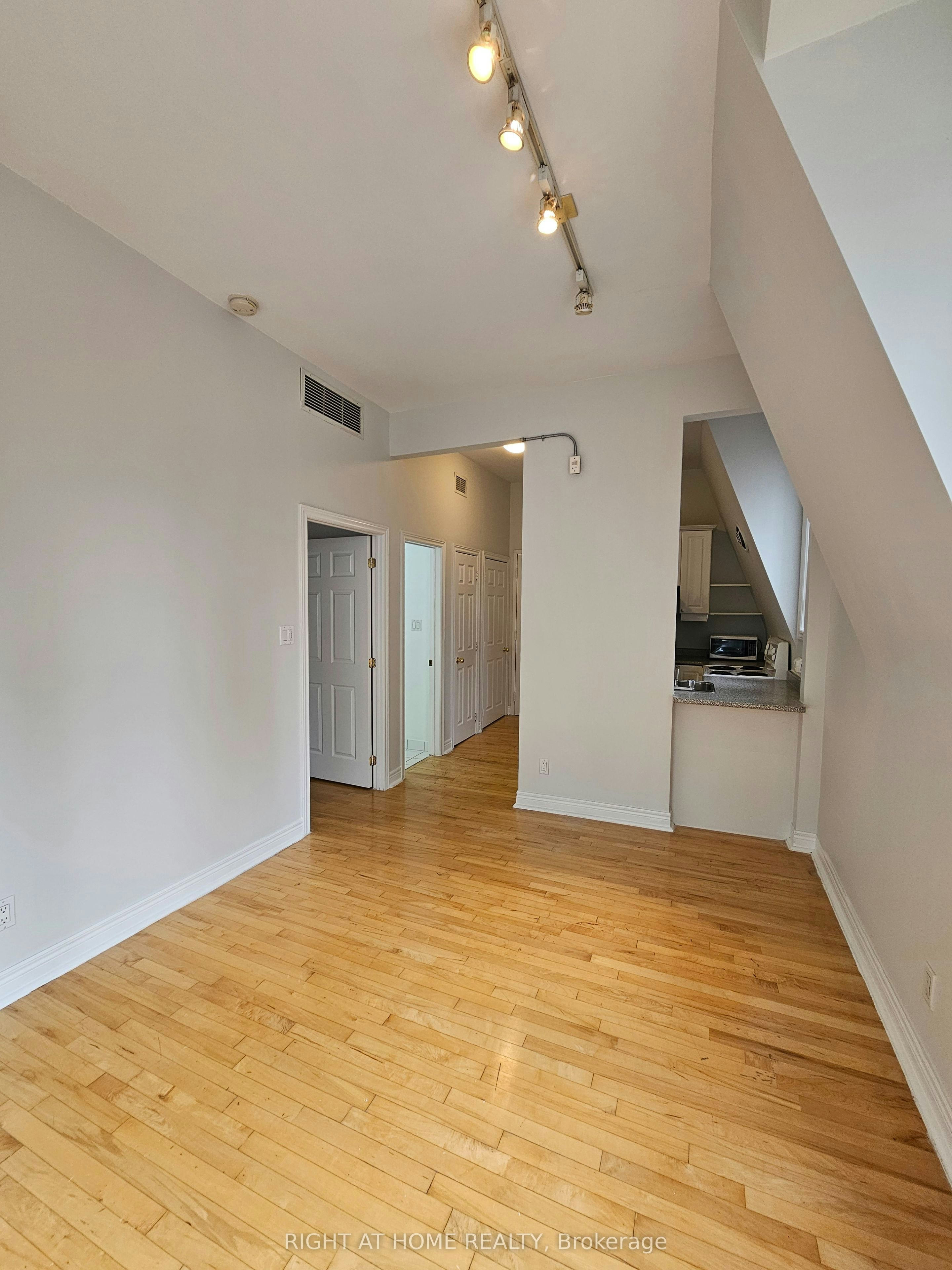 300-524 Yonge Street, Toronto, ON, M4Y 1X9 - 21