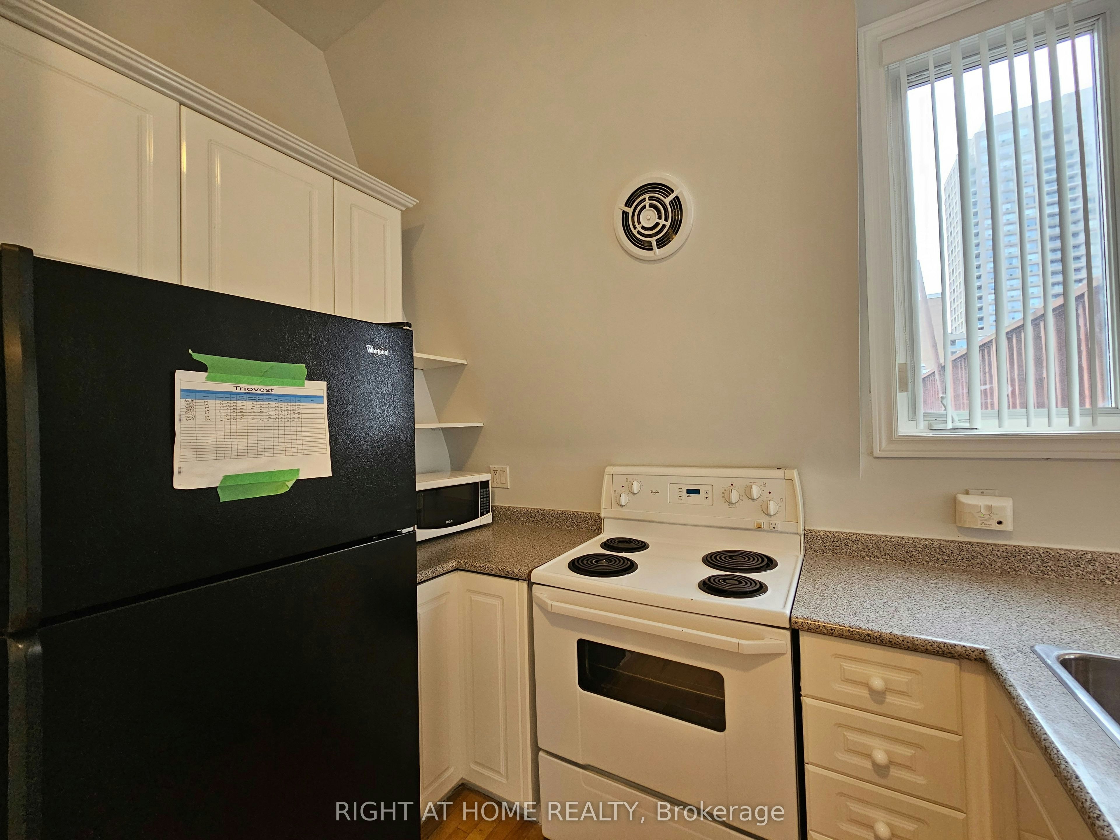 300-524 Yonge Street, Toronto, ON, M4Y 1X9 - 5