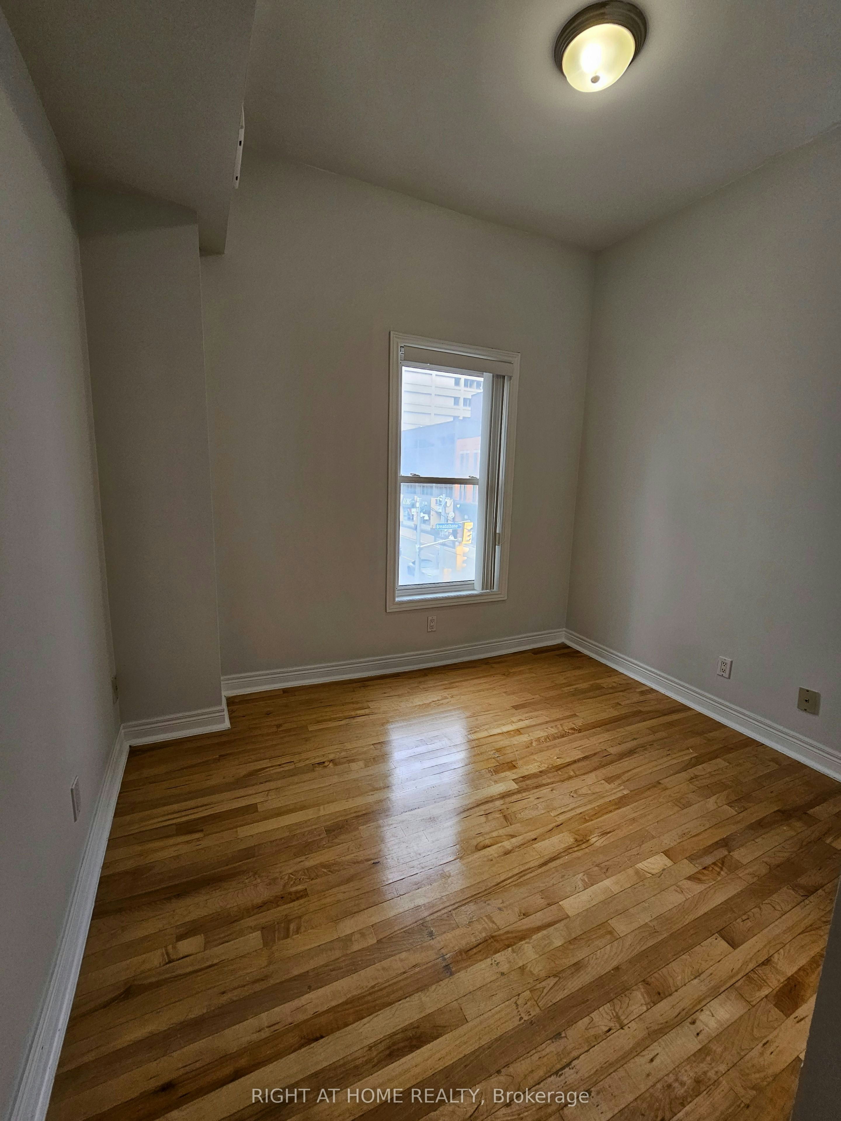 300-524 Yonge Street, Toronto, ON, M4Y 1X9 - 11