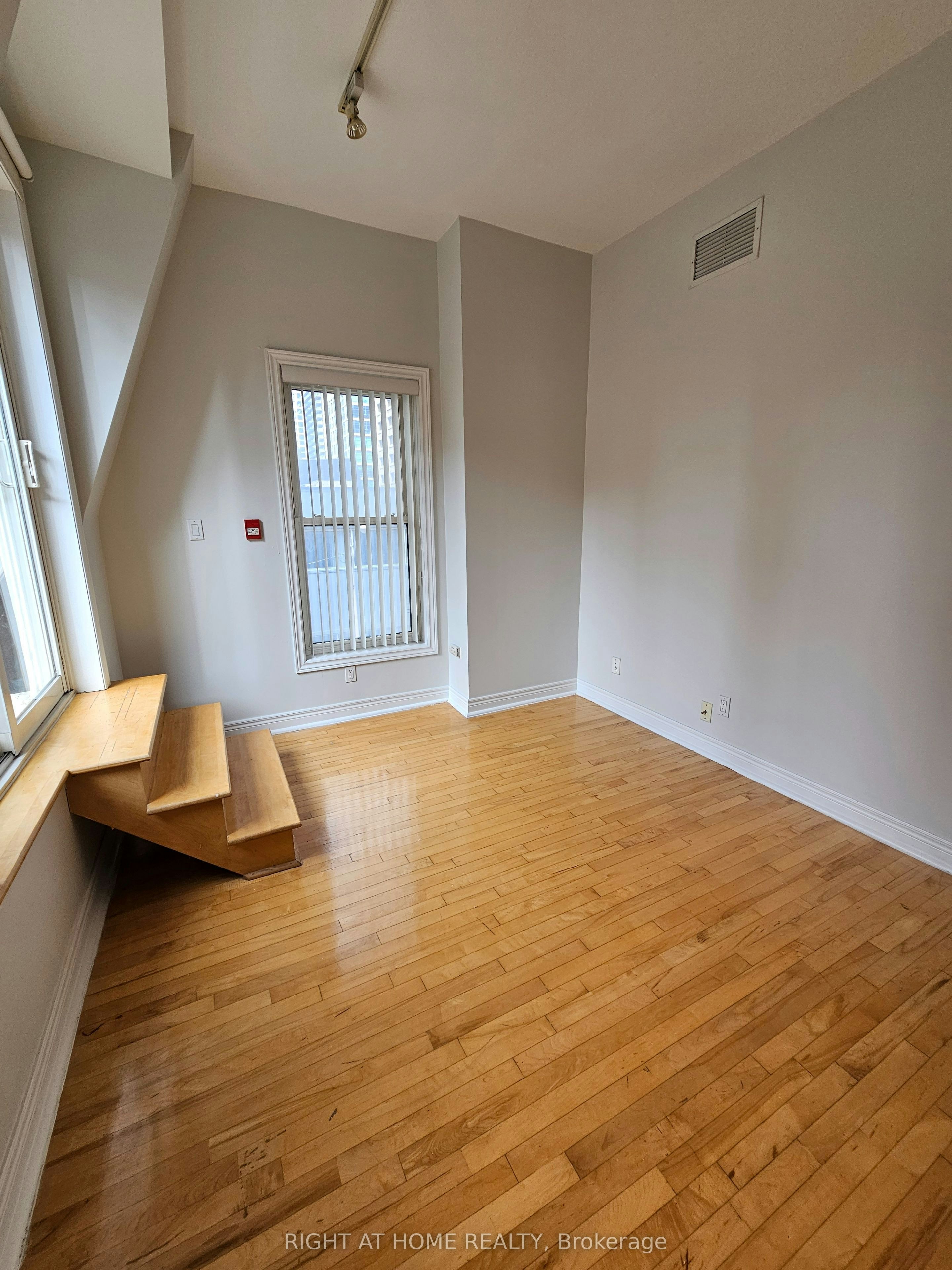300-524 Yonge Street, Toronto, ON, M4Y 1X9 - 22