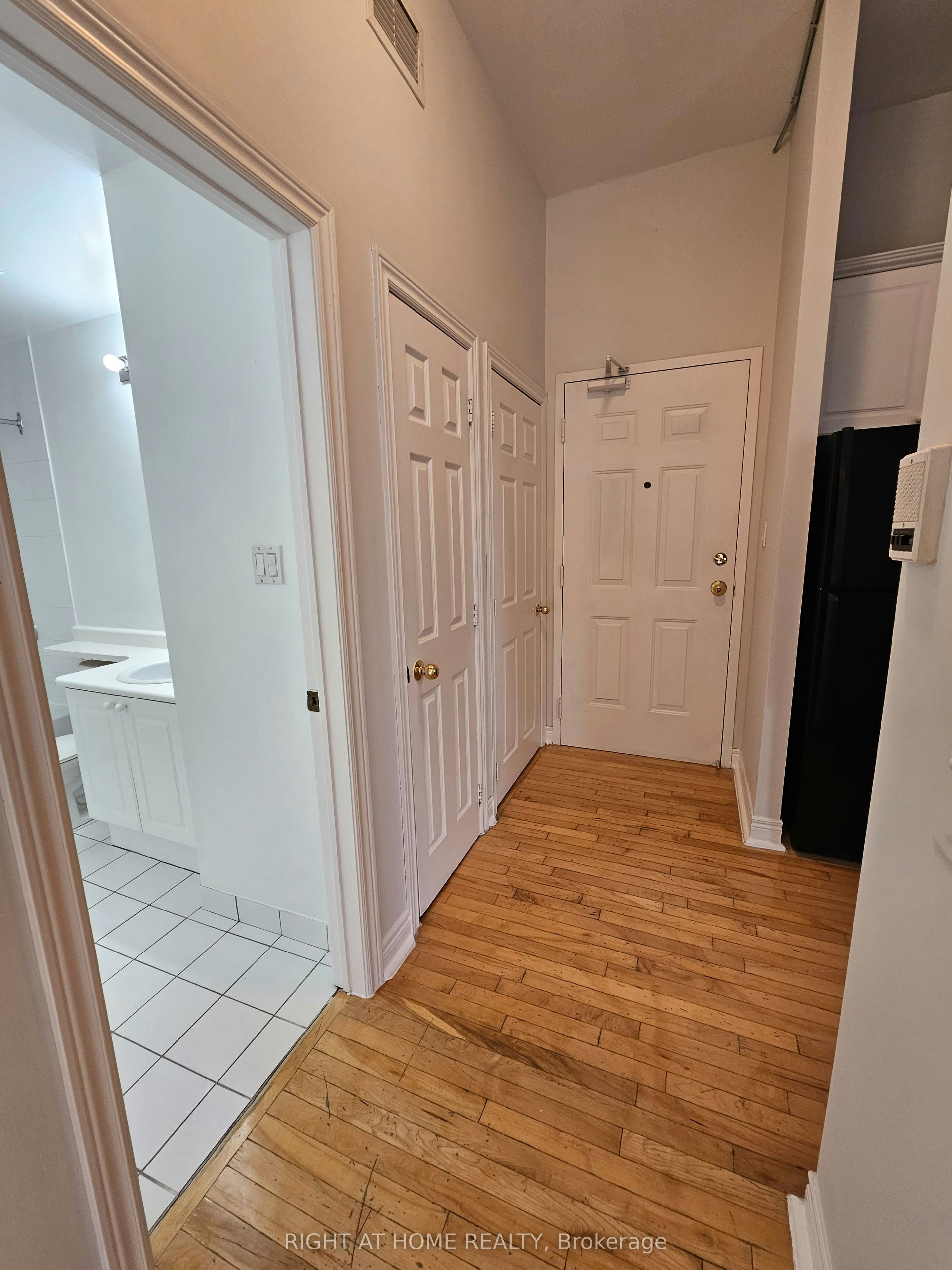 300-524 Yonge Street, Toronto, ON, M4Y 1X9 - 29