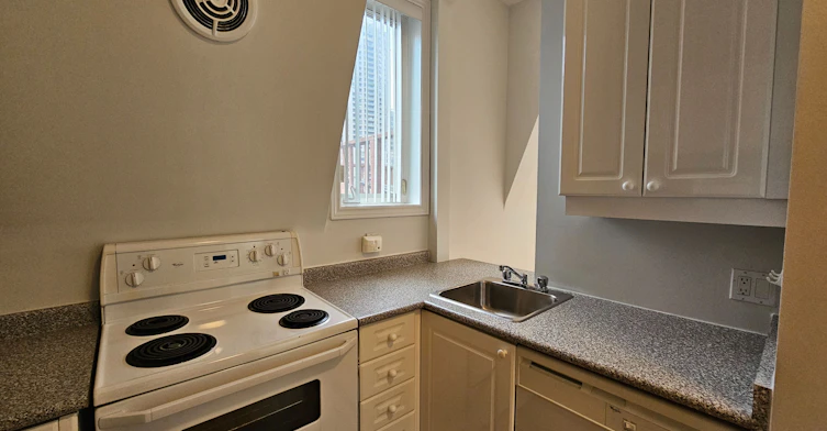 300-524 Yonge Street, Toronto, ON, M4Y 1X9 - 6