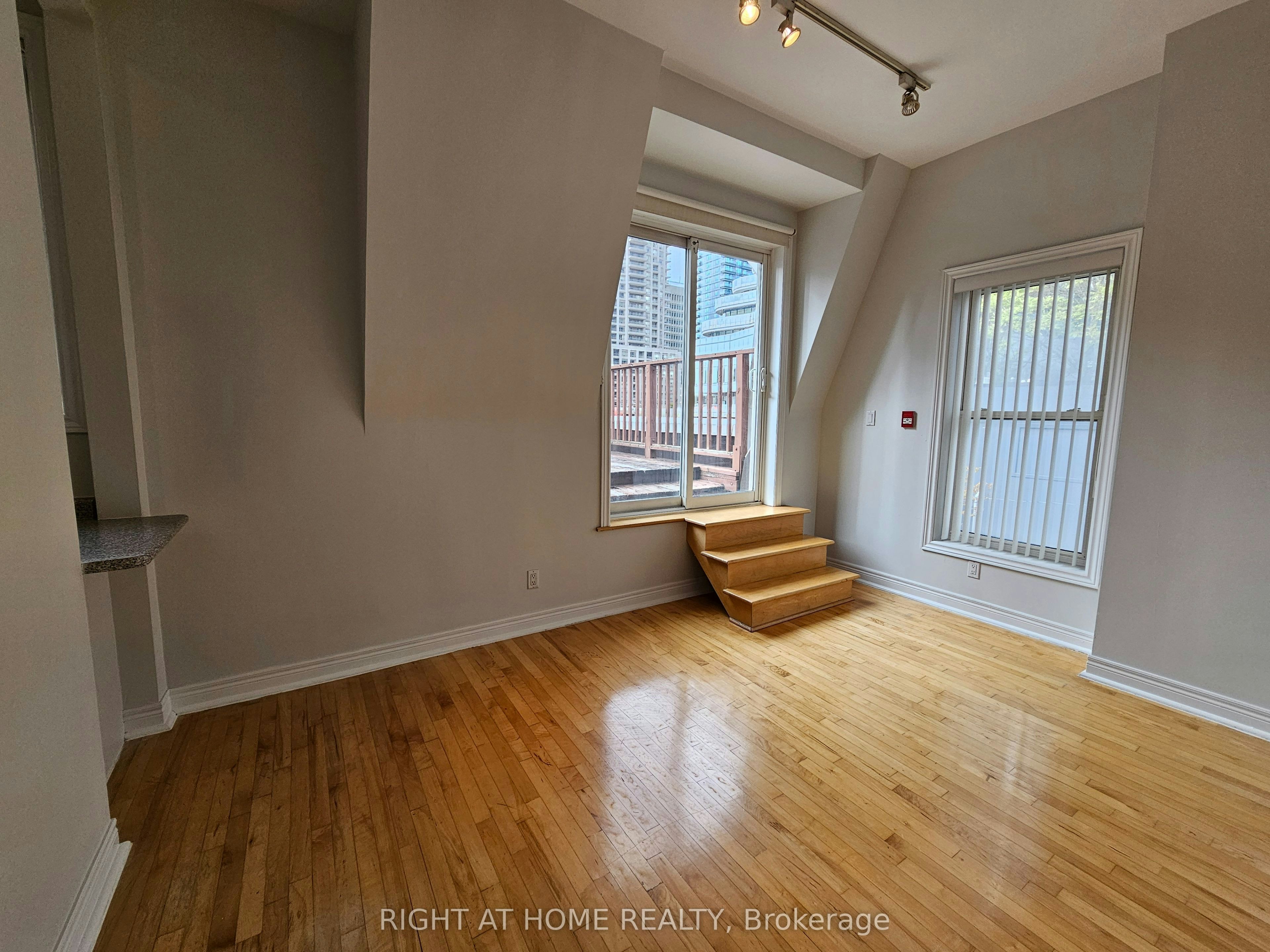 300-524 Yonge Street, Toronto, ON, M4Y 1X9 - 15