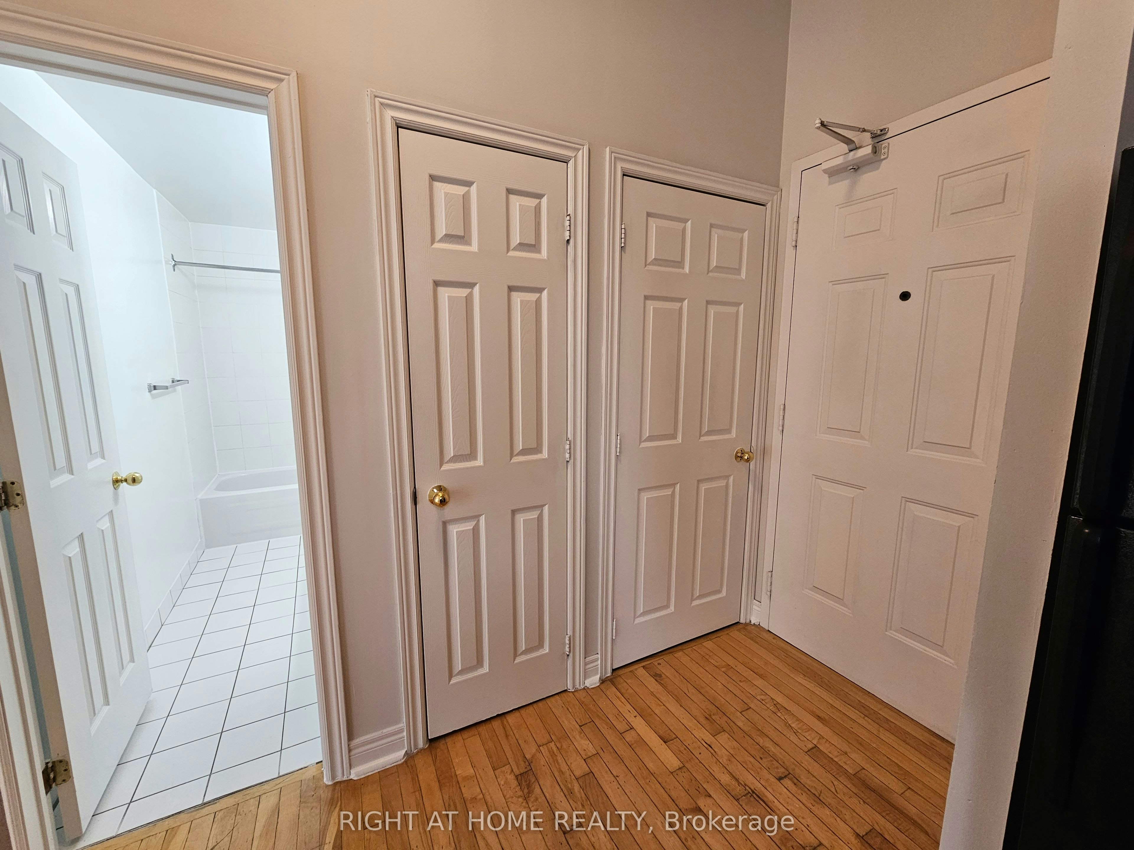 300-524 Yonge Street, Toronto, ON, M4Y 1X9 - 28