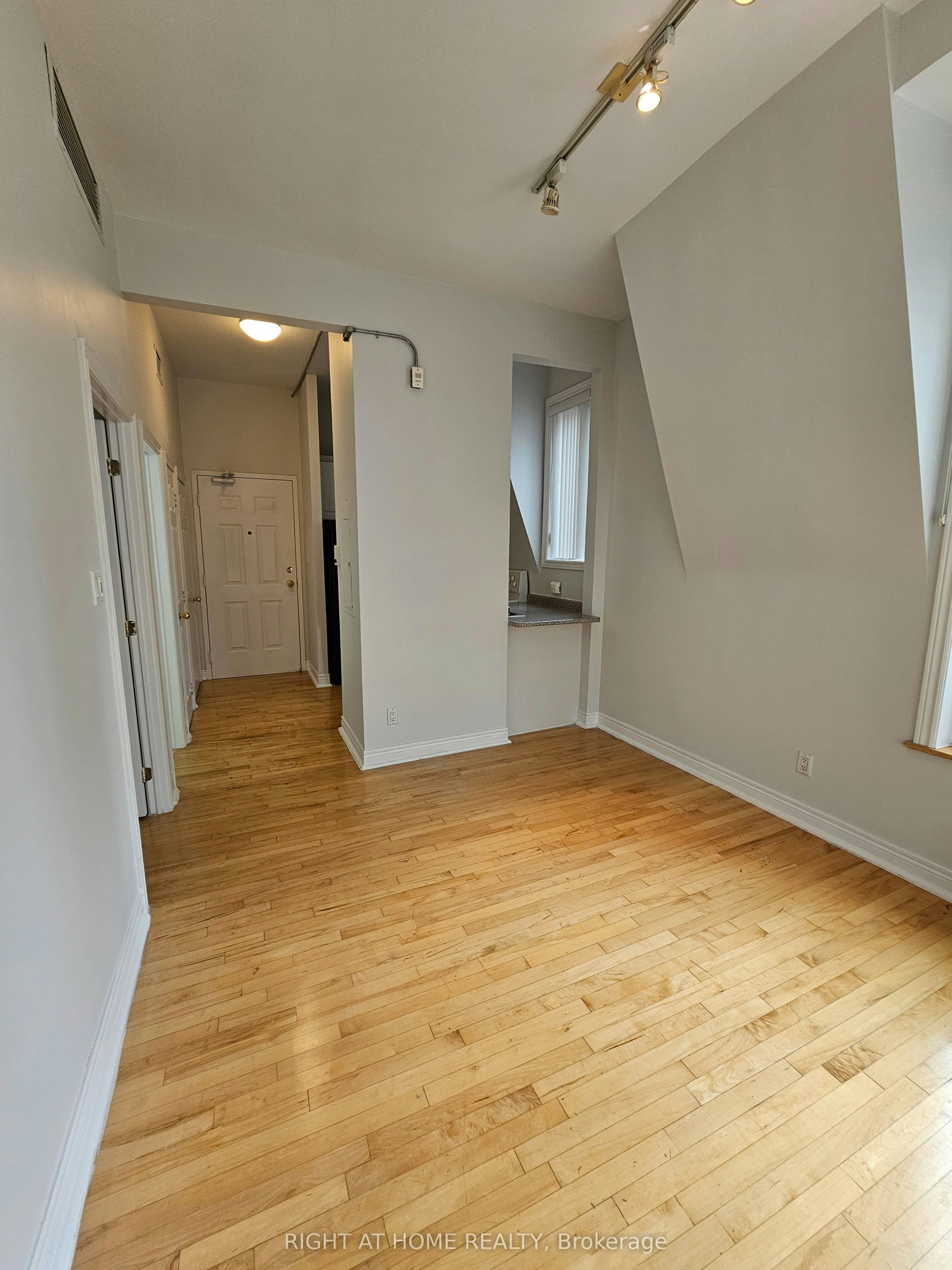 300-524 Yonge Street, Toronto, ON, M4Y 1X9 - 17
