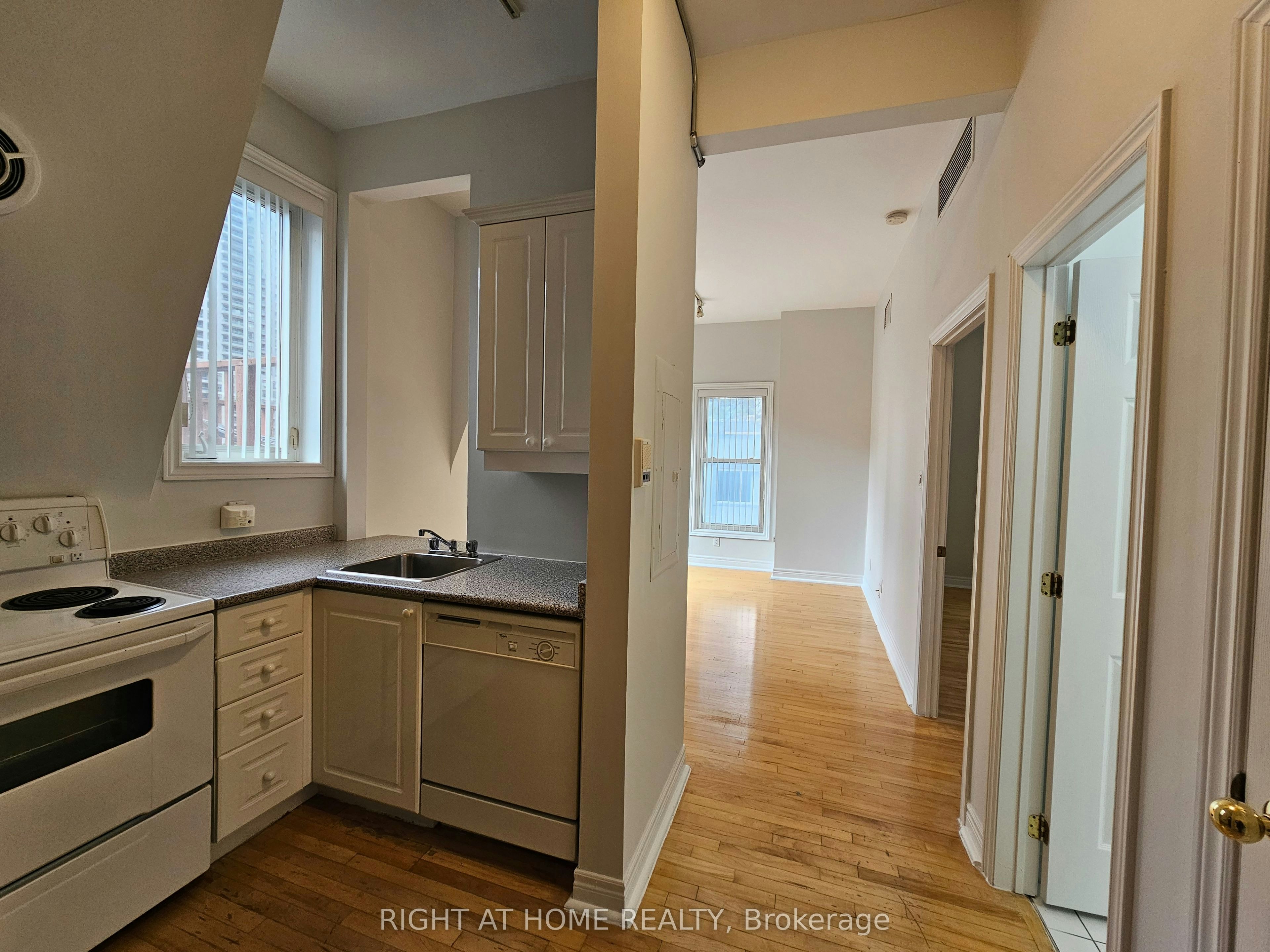 300-524 Yonge Street, Toronto, ON, M4Y 1X9 - 8