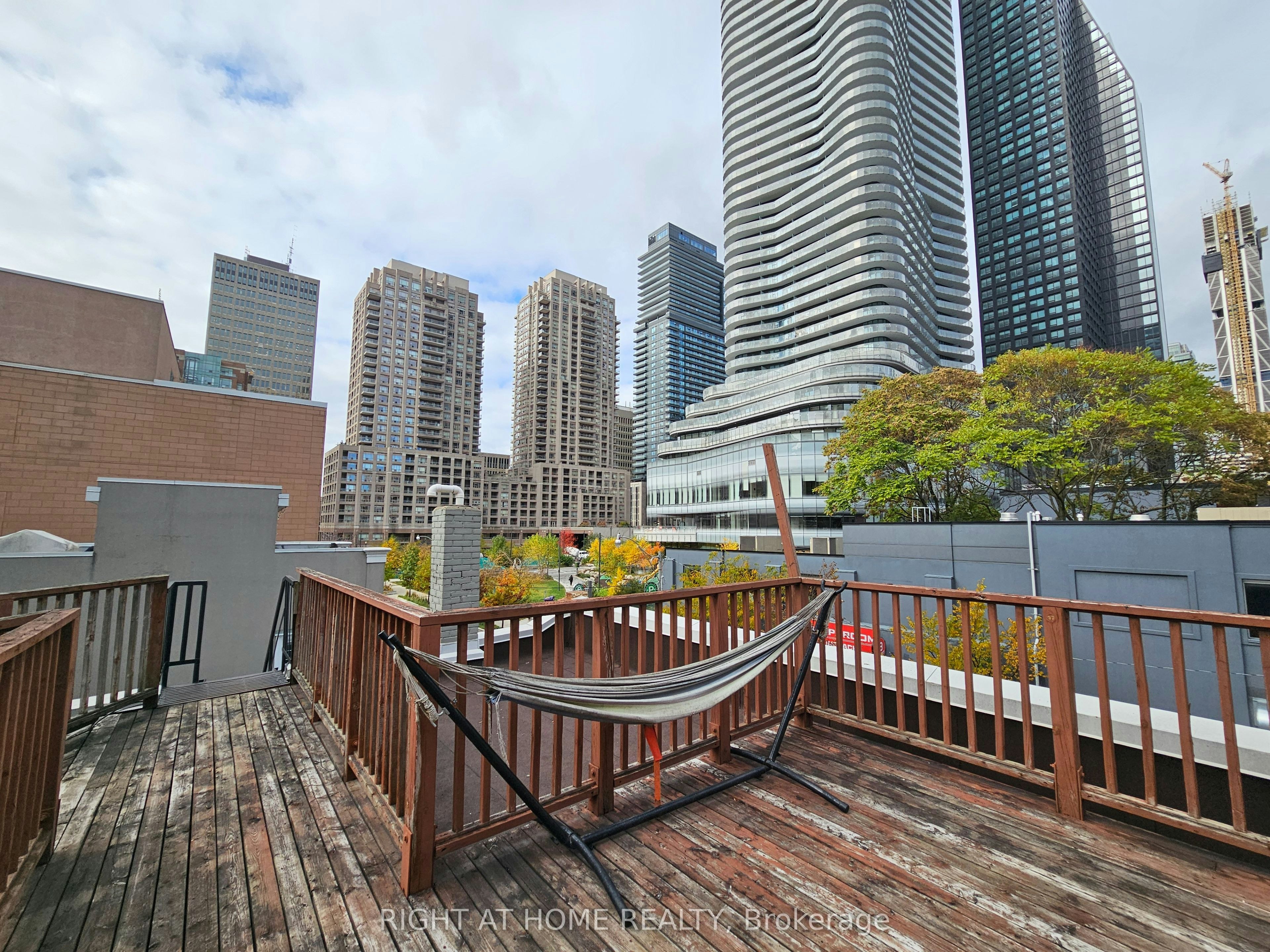300-524 Yonge Street, Toronto, ON, M4Y 1X9 - 32