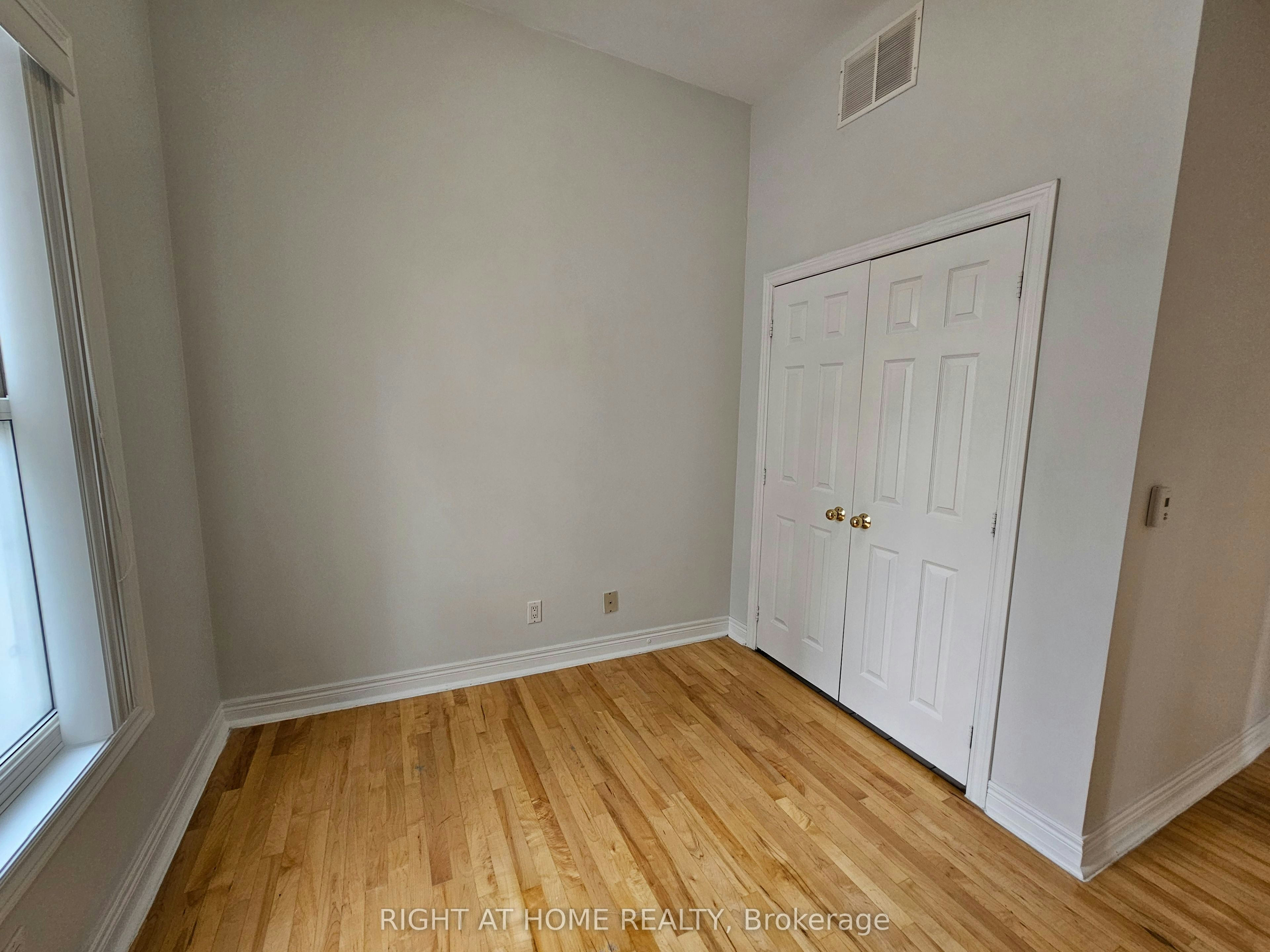 300-524 Yonge Street, Toronto, ON, M4Y 1X9 - 12