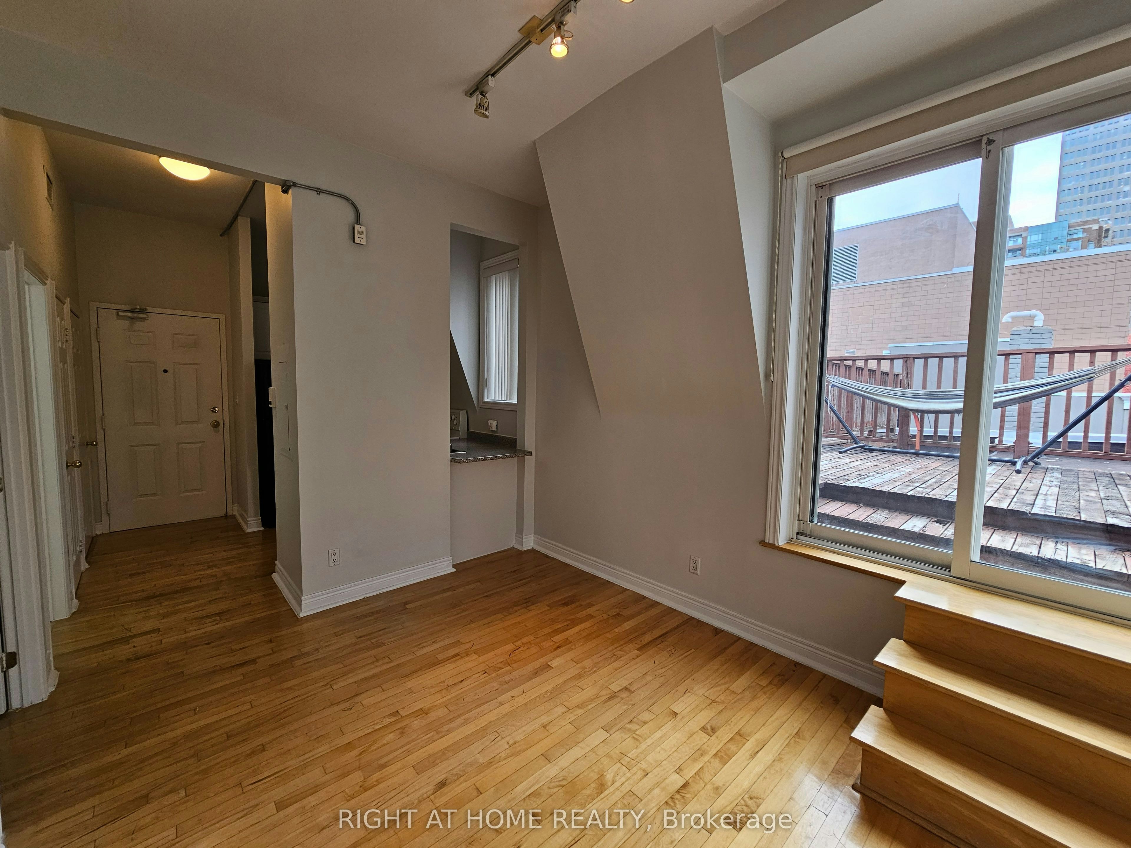 300-524 Yonge Street, Toronto, ON, M4Y 1X9 - 18