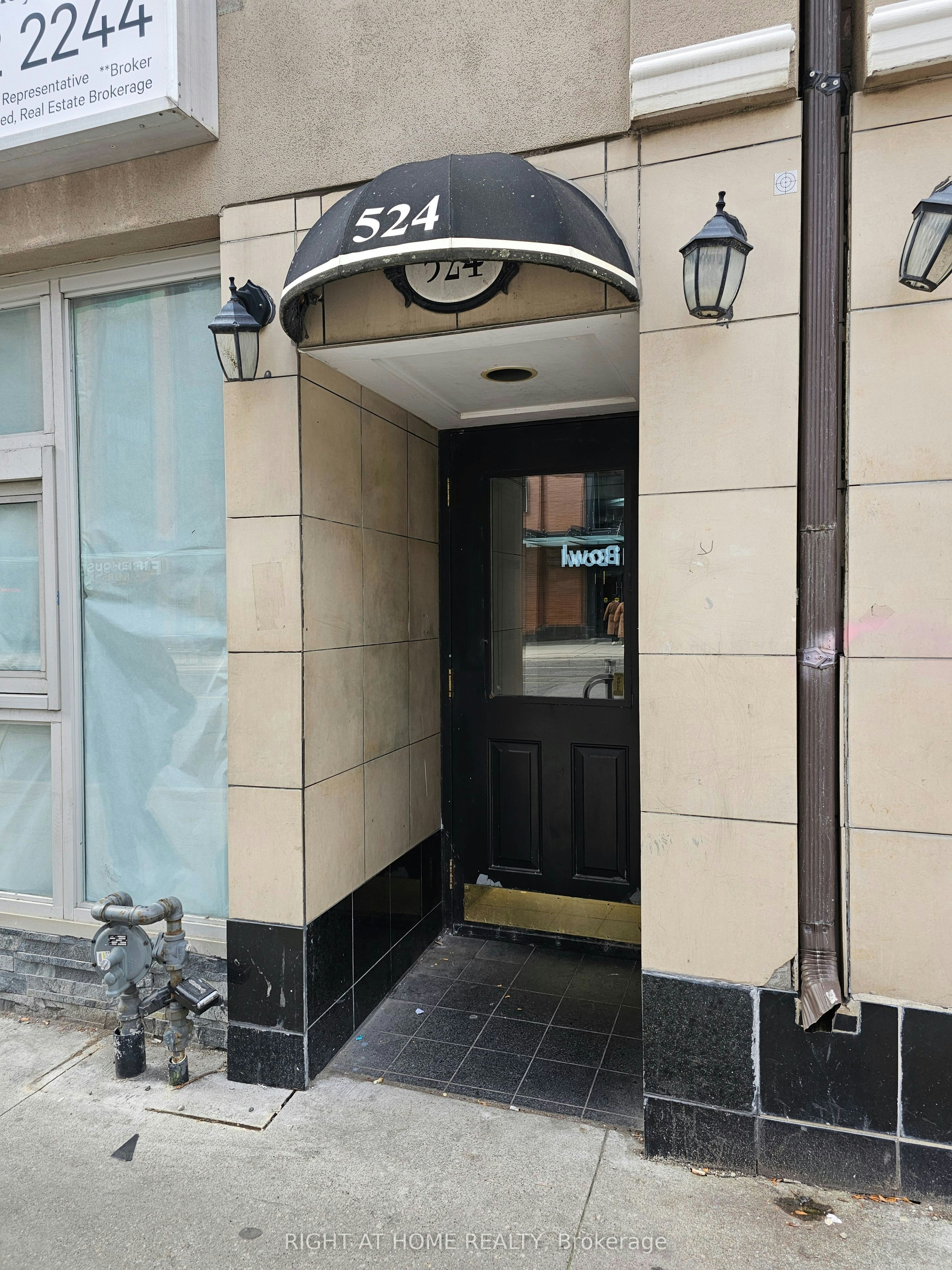 300-524 Yonge Street, Toronto, ON, M4Y 1X9 - 2