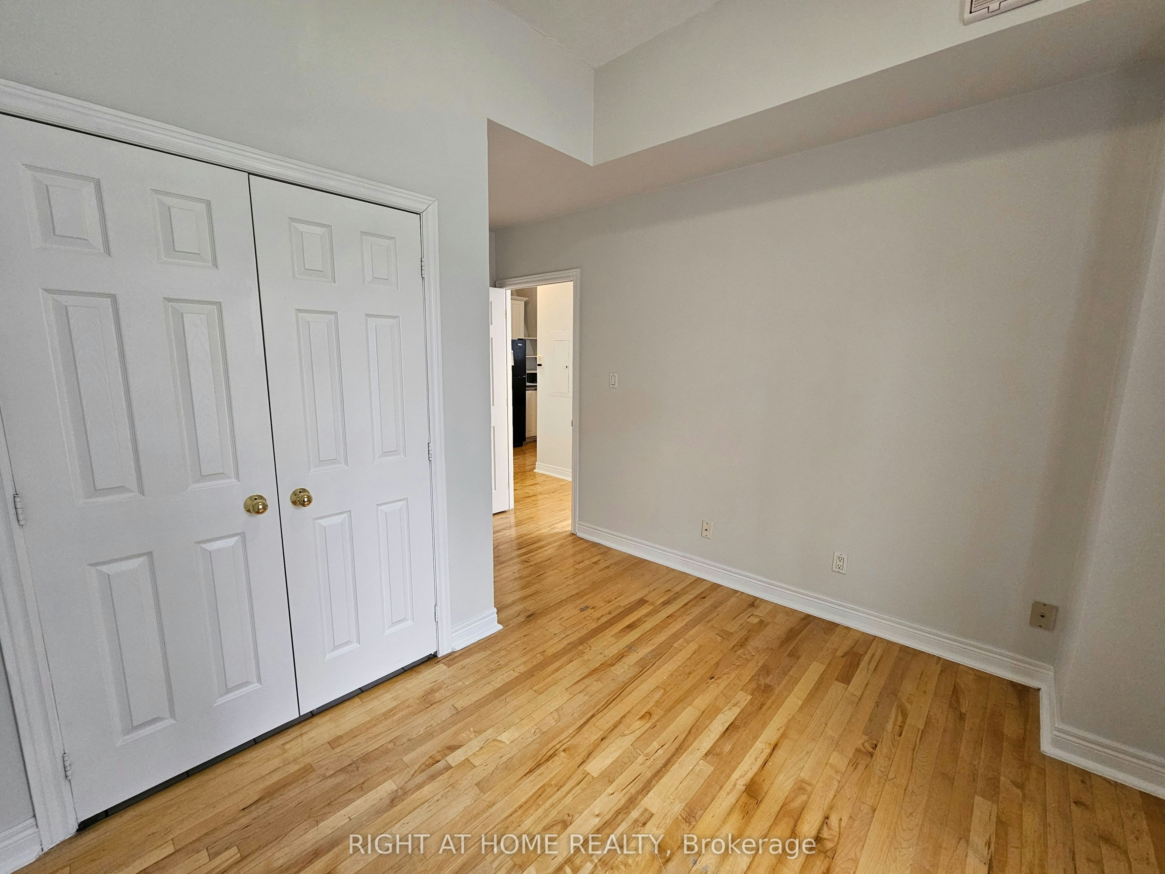 300-524 Yonge Street, Toronto, ON, M4Y 1X9 - 14