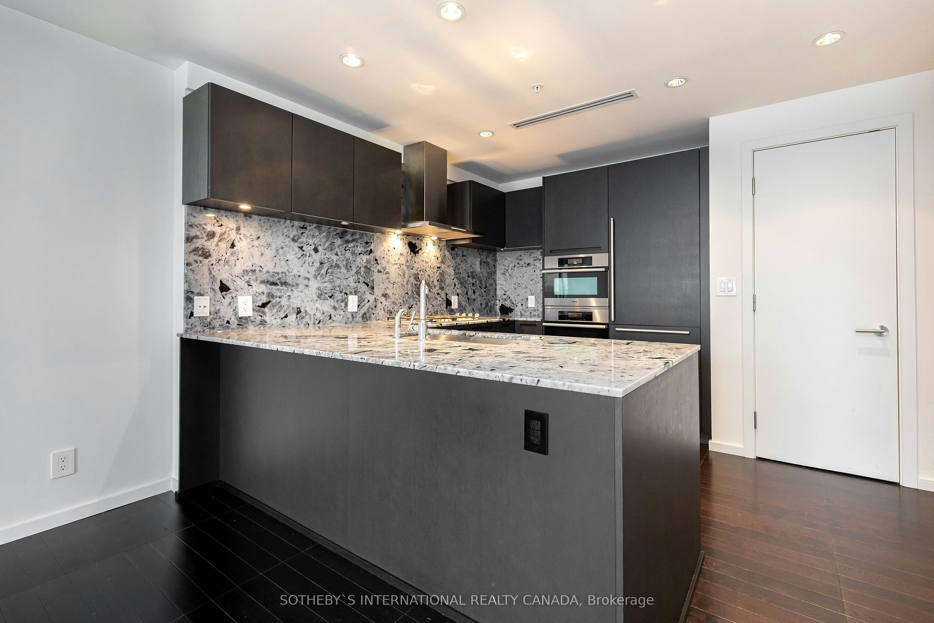 3002-180 University Avenue, Toronto, ON, M5H 0A2 - 15