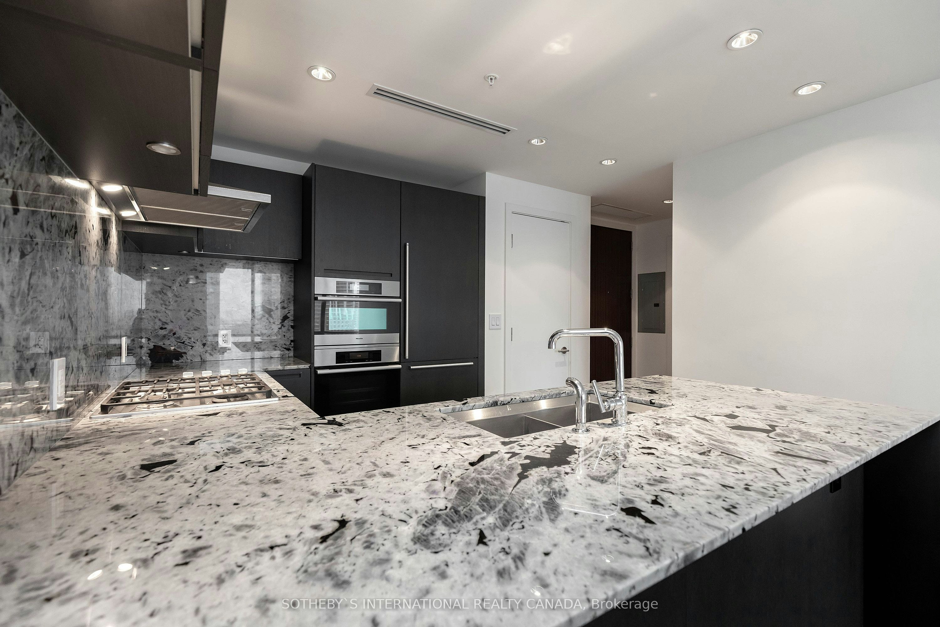 3002-180 University Avenue, Toronto, ON, M5H 0A2 - 6