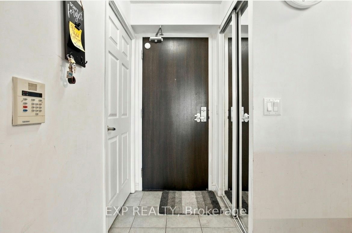 2305-19 Grand Trunk Crescent, Toronto, ON, M5J 3A3 - 3
