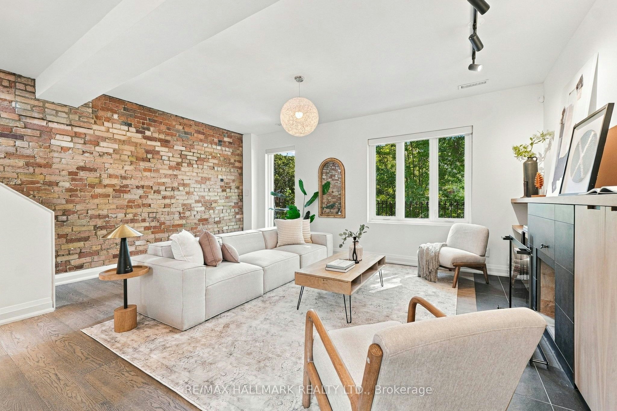 10 Earl Street, Toronto, ON, M4Y 1M3