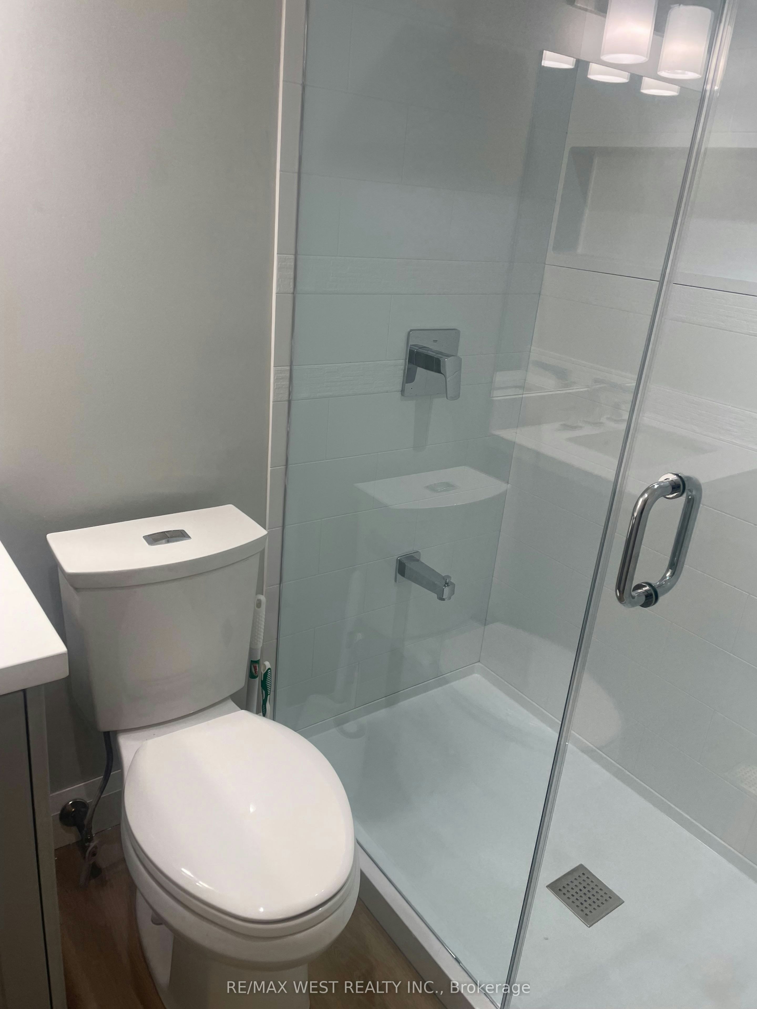 202 Rear-13 Grange Avenue, Toronto, ON, M5T 1C6 - 23