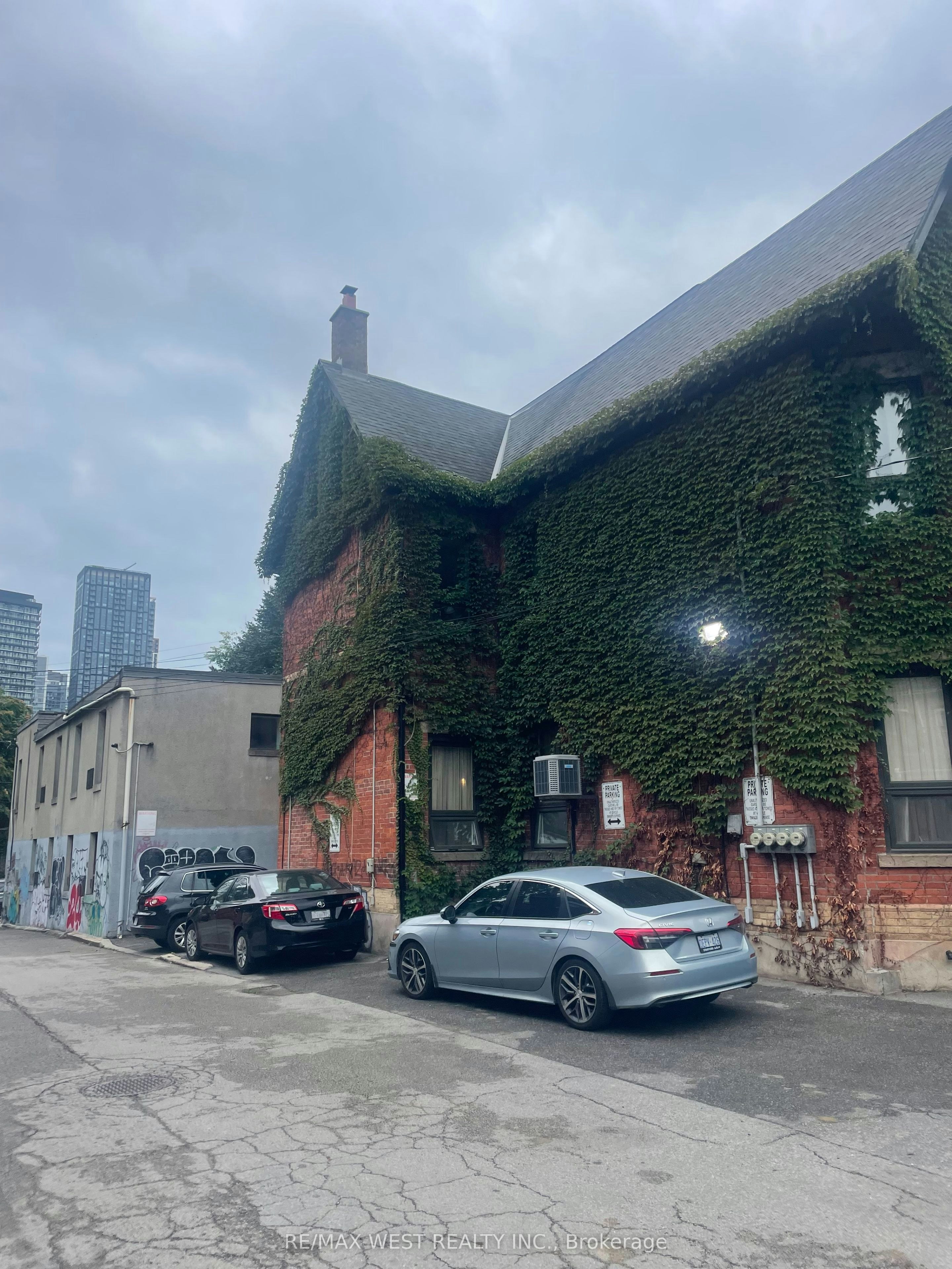 202 Rear-13 Grange Avenue, Toronto, ON, M5T 1C6 - 3