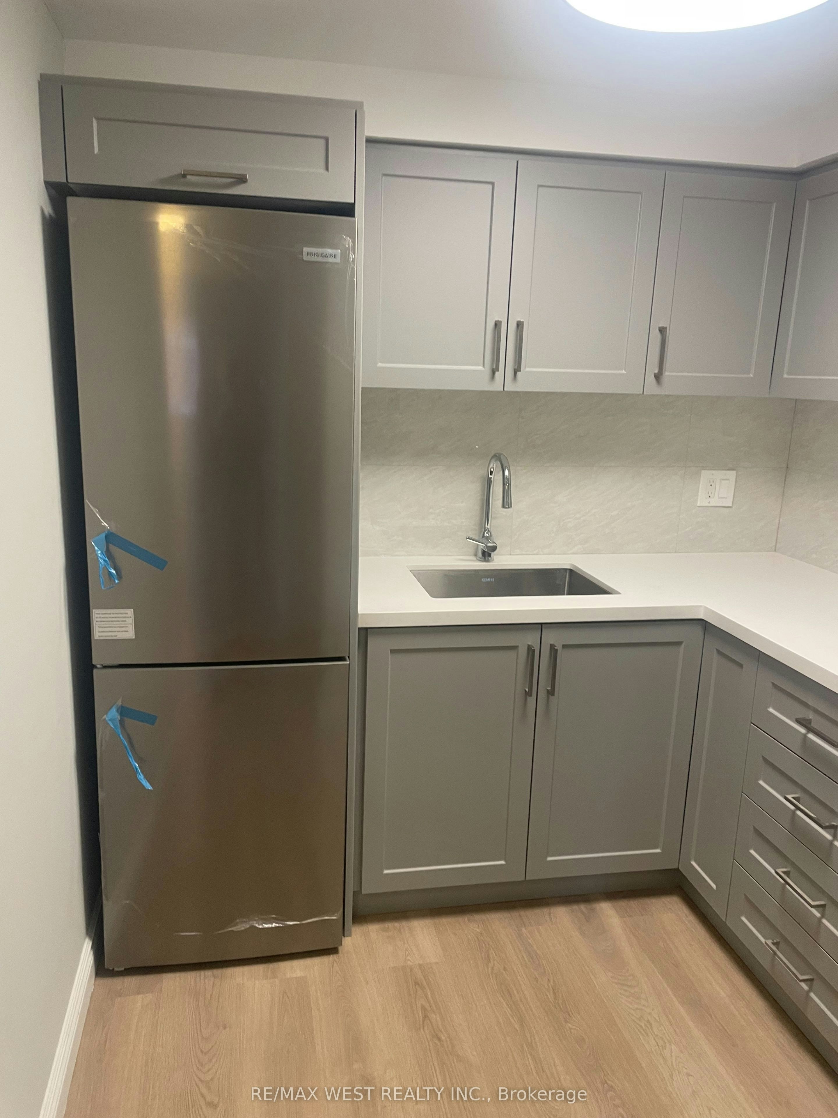 202 Rear-13 Grange Avenue, Toronto, ON, M5T 1C6 - 12