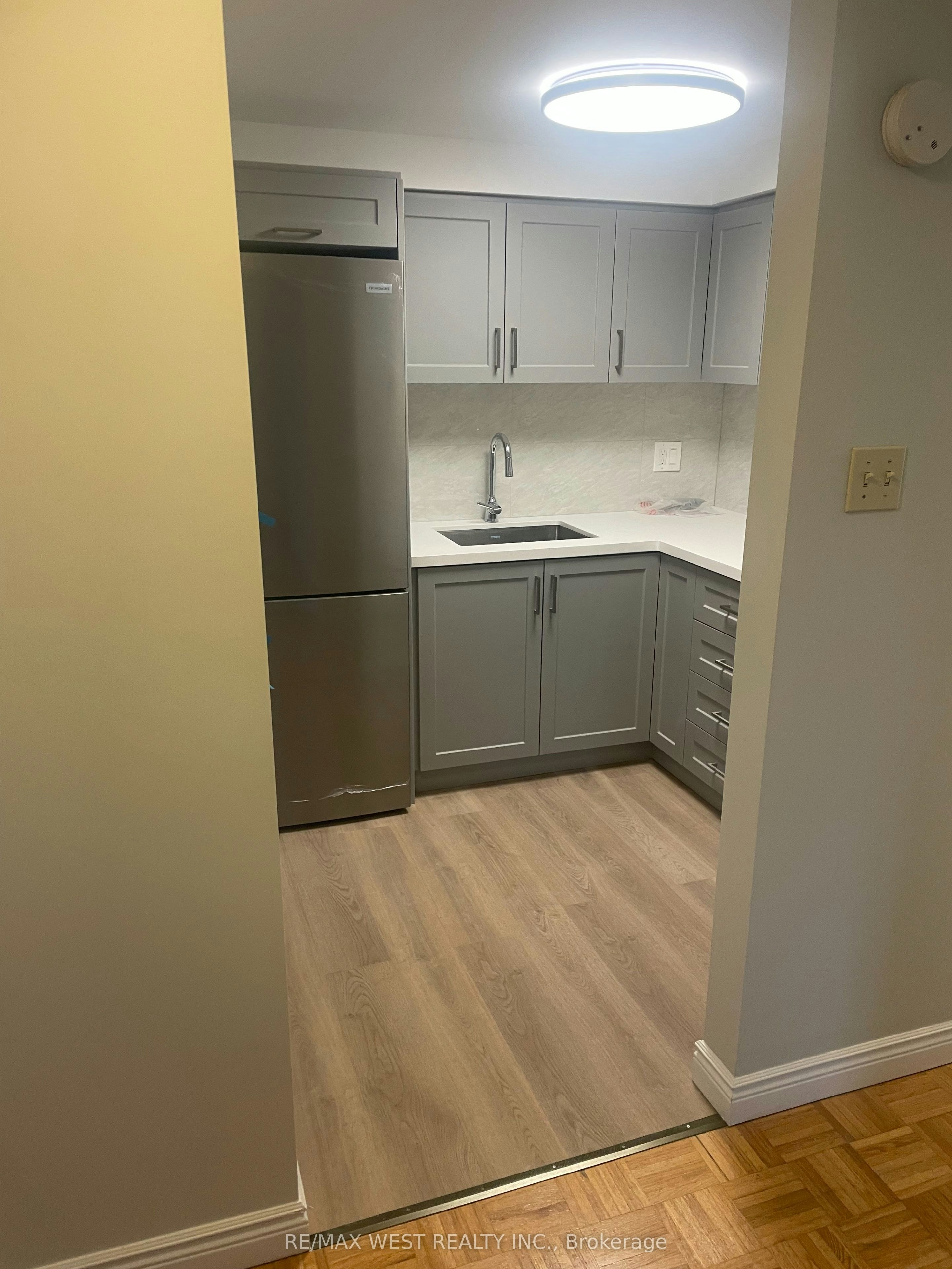 202 Rear-13 Grange Avenue, Toronto, ON, M5T 1C6 - 9